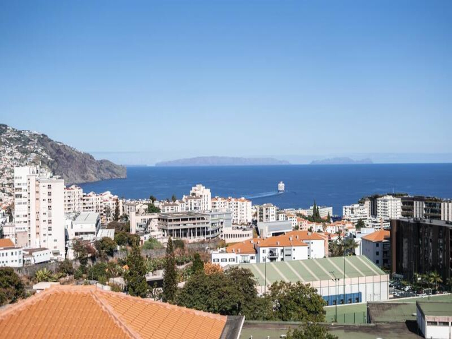 Licht appartement in Funchal met panoramisch uitzicht over de baai - foto 11