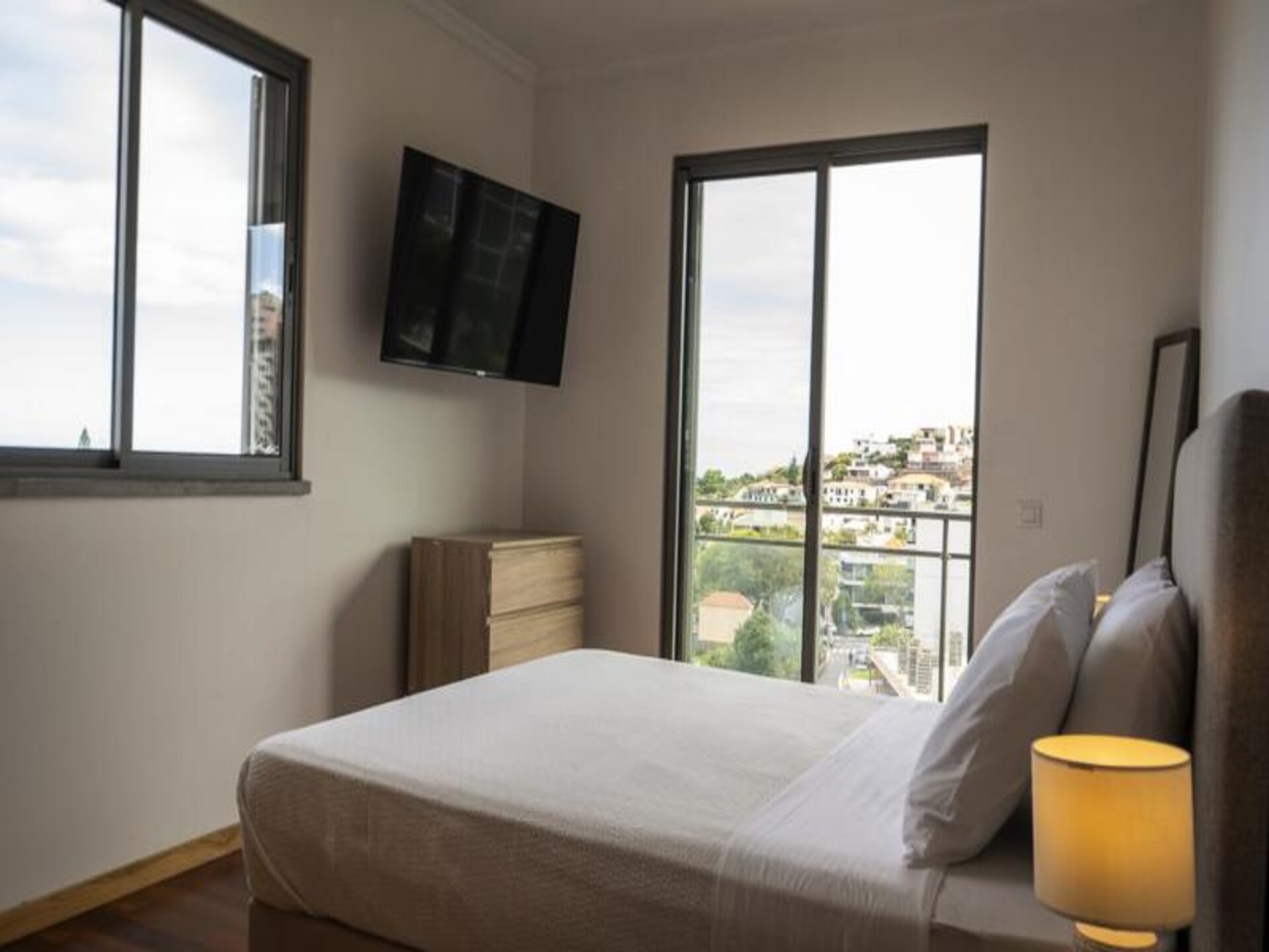 Licht appartement in Funchal met panoramisch uitzicht over de baai - foto 14