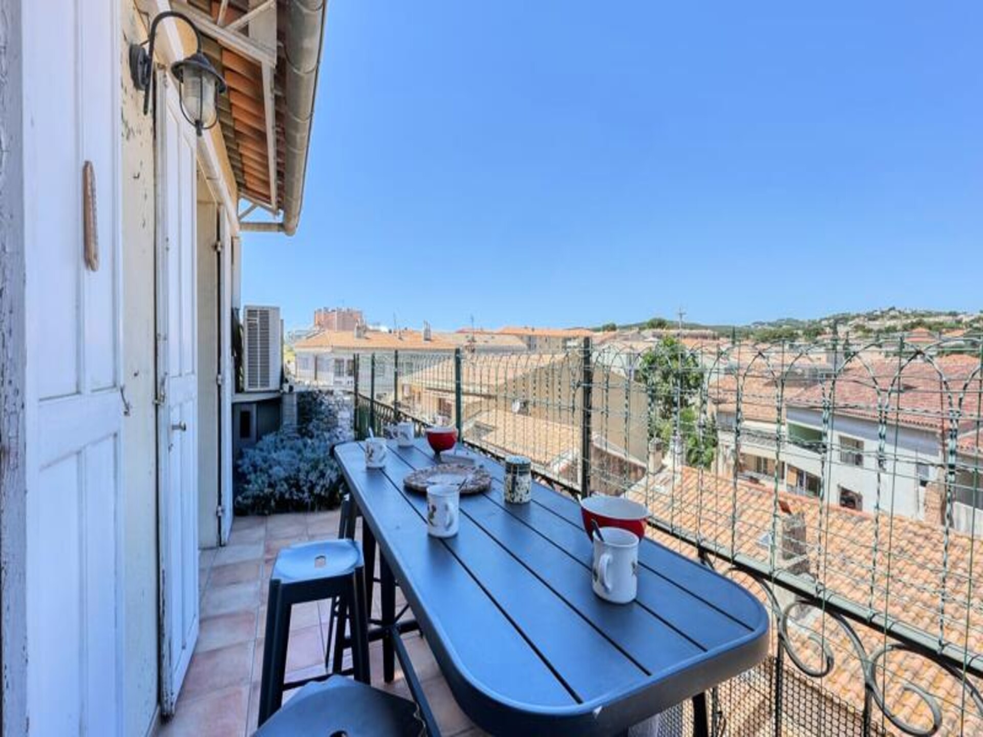 Licht appartement in Bandol met balkon, op loopafstand van strand en haven - foto 2