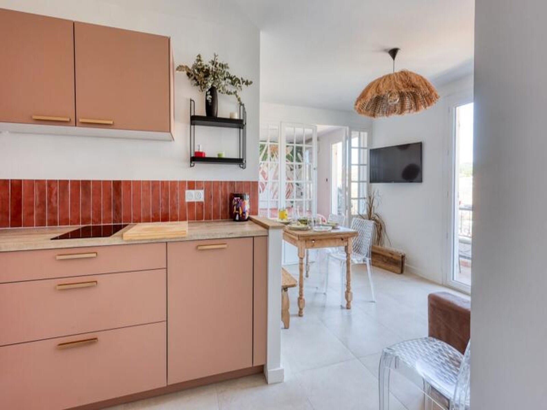 Licht appartement in Bandol met balkon, op loopafstand van strand en haven - foto 9