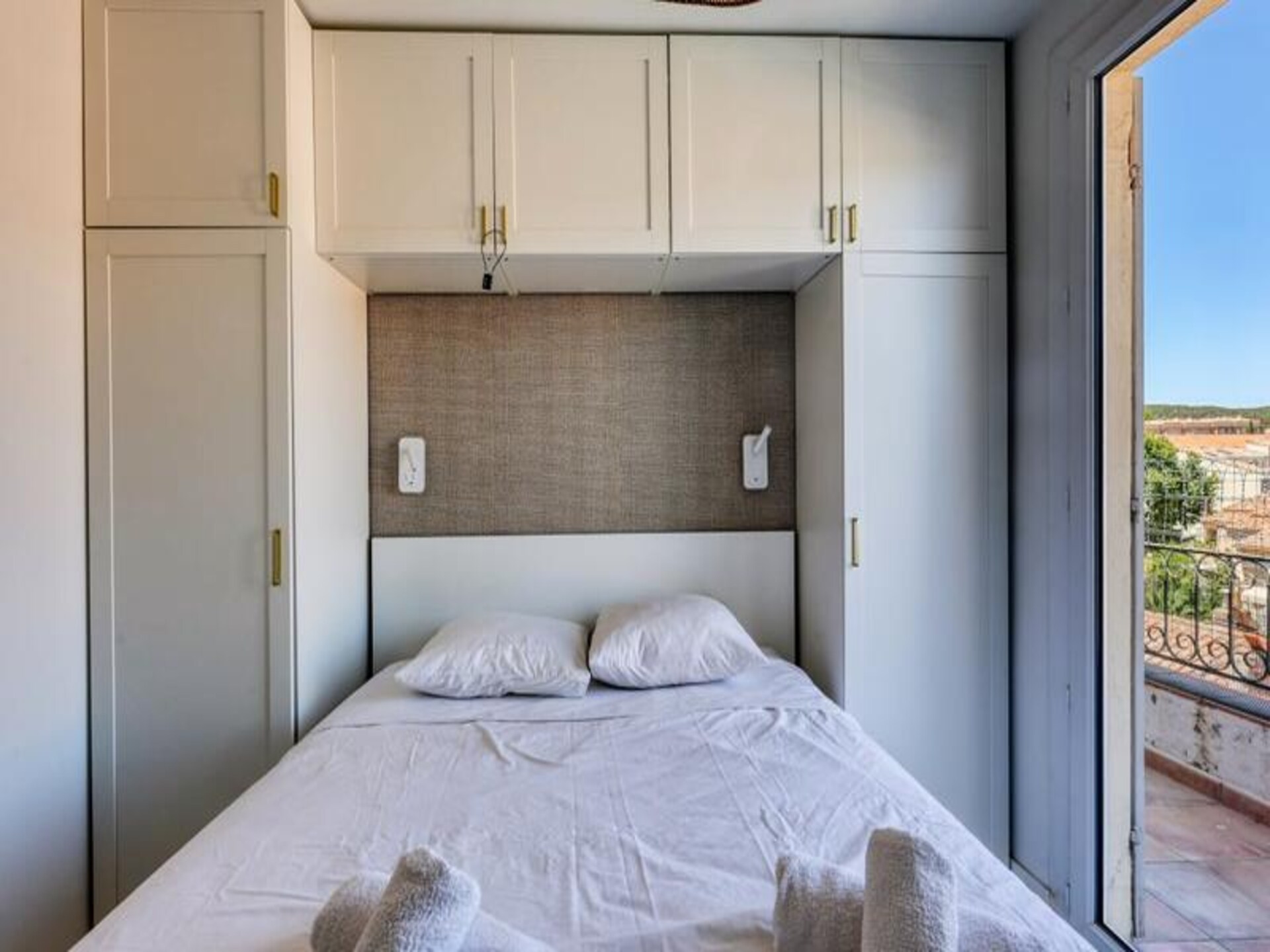 Licht appartement in Bandol met balkon, op loopafstand van strand en haven - foto 12