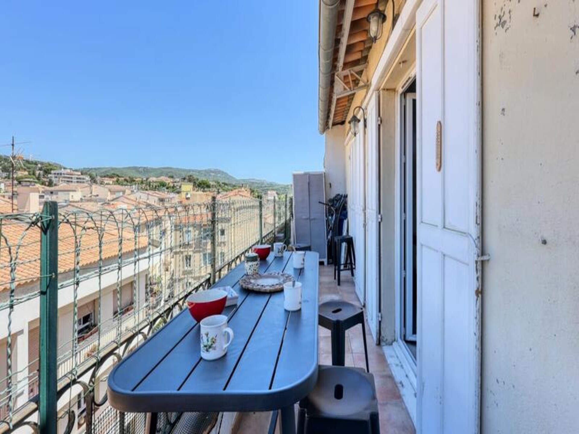Licht appartement in Bandol met balkon, op loopafstand van strand en haven - foto 13