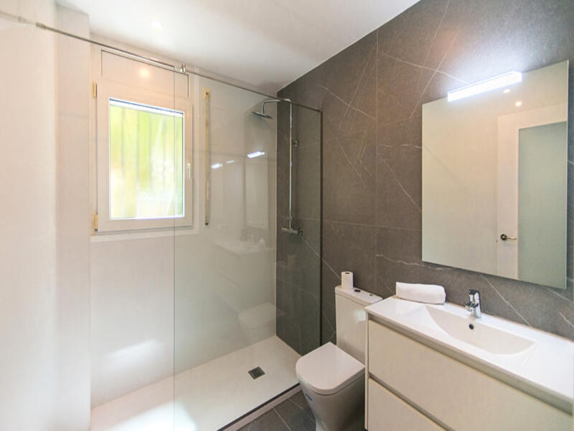 Ruim appartement met zwembad en zeezicht in Roses, Costa Brava - foto 19