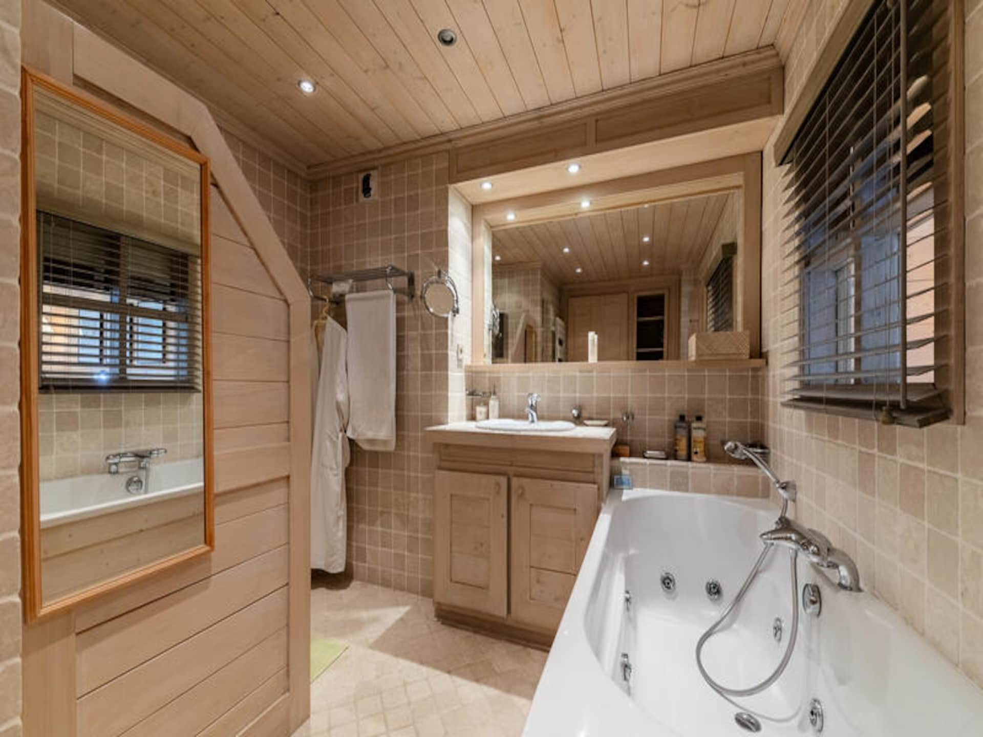 Luxe 12-persoons appartement in Méribel, 100m van de piste en gondellift - foto 9