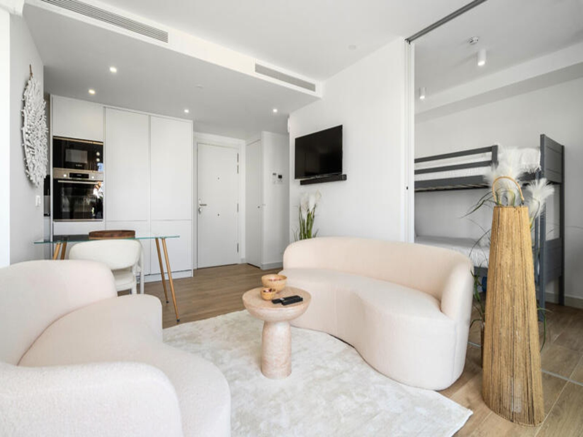 Appartement aan de Crystal Lagoon van Casares met privétuin - foto 9
