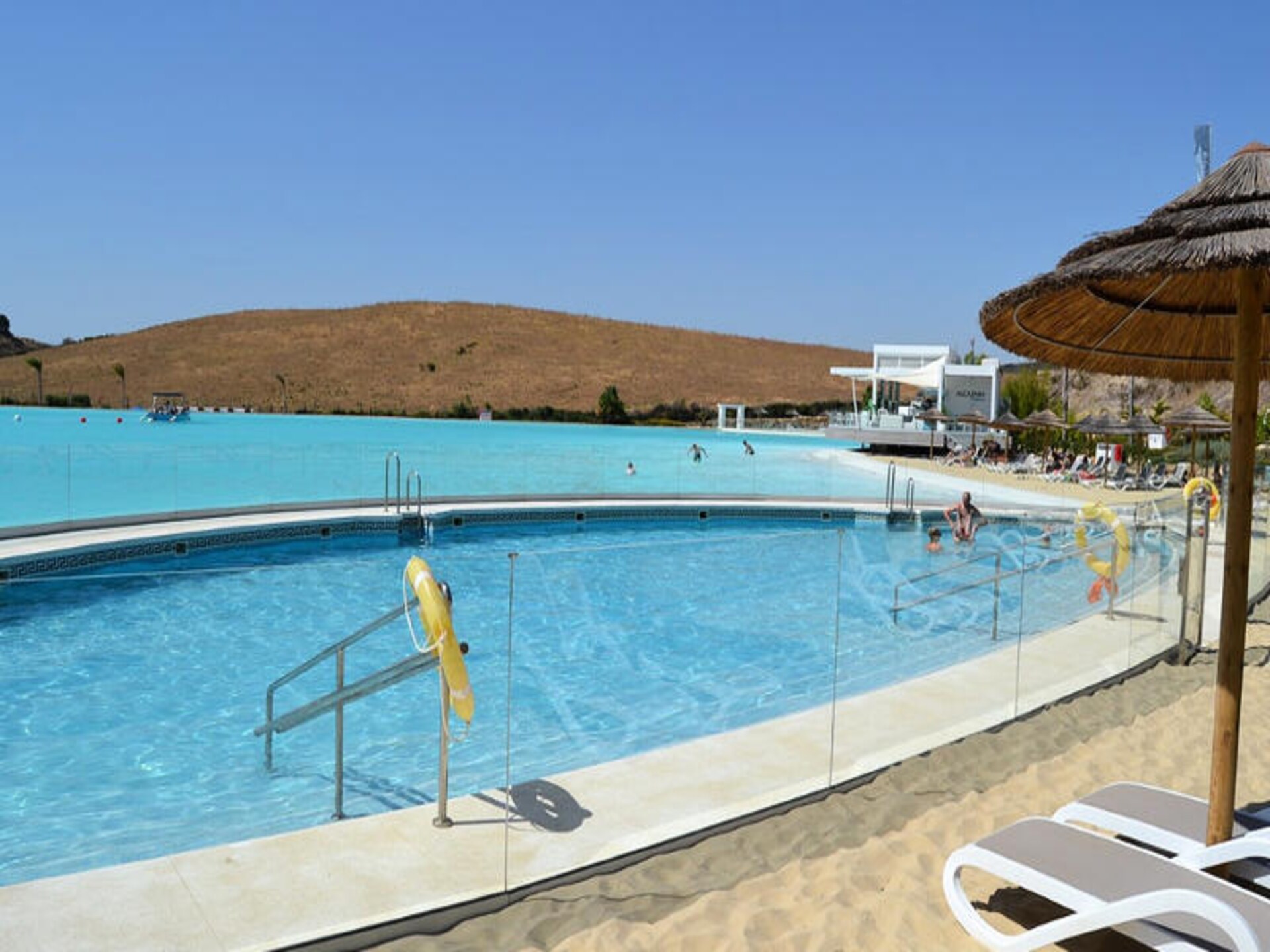Appartement aan de Crystal Lagoon van Casares met privétuin - foto 23