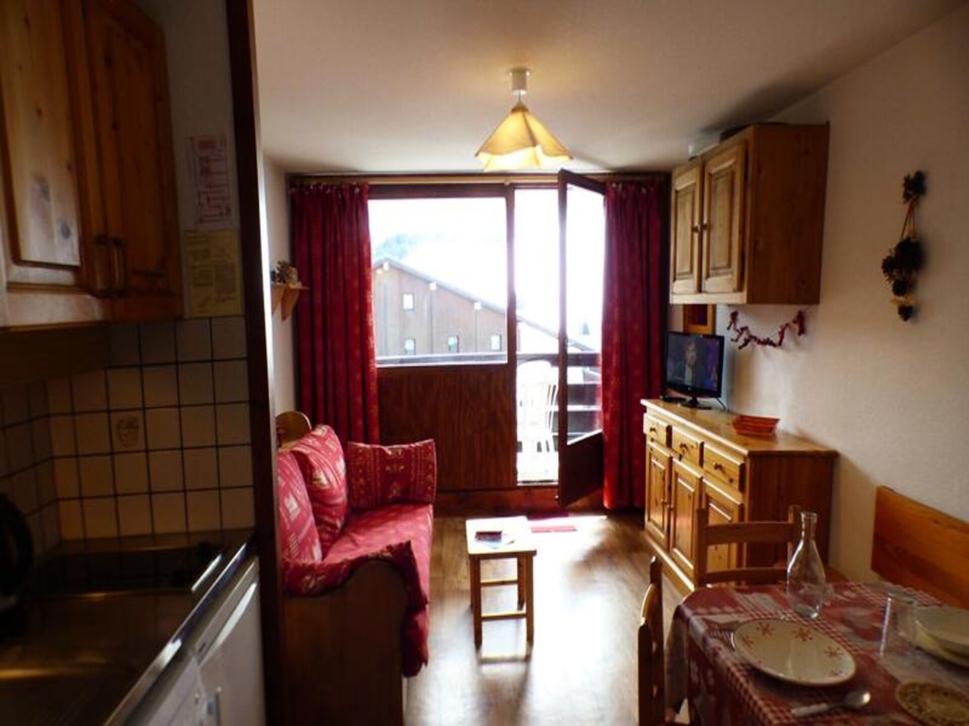 Knus appartement in Hauteluce met balkon en uitzicht op Mont Bisanne - foto 11