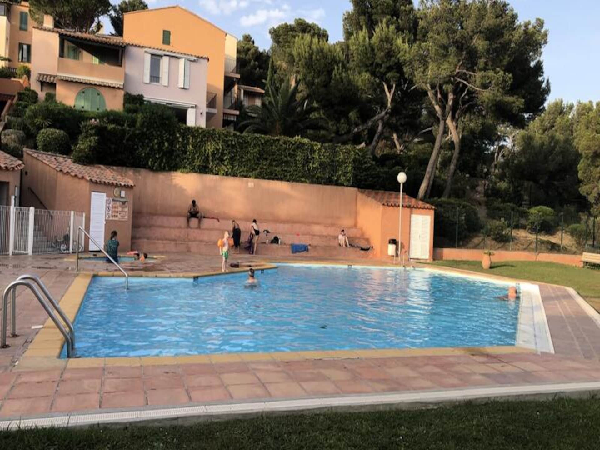 Panoramisch zeezicht appartement voor 6 personen met zwembad in Saint-Mandrier - foto 46