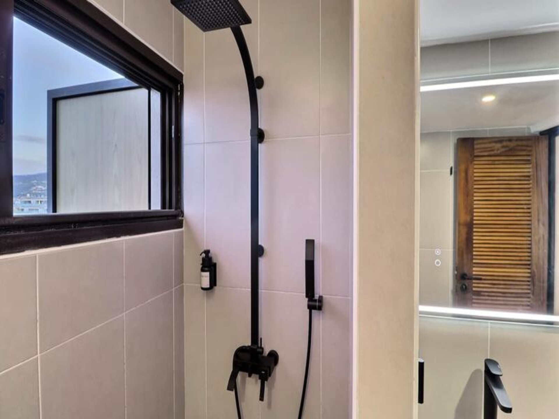 Mahana Suite: Panoramisch appartement met zee- en bergzicht in Papeete - foto 12