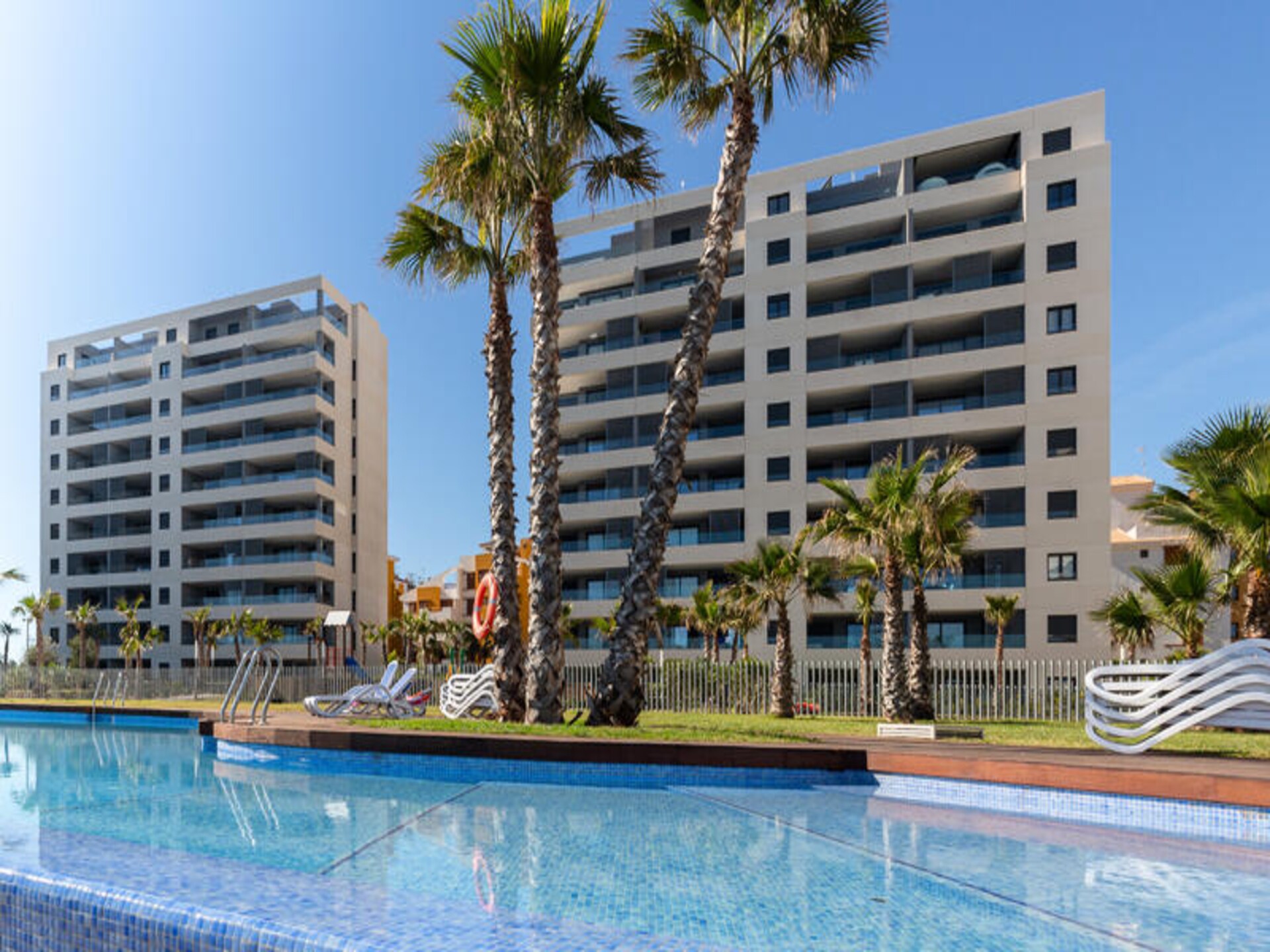 Strandappartement met zeezicht en gemeenschappelijk zwembad in Punta Prima - foto 17