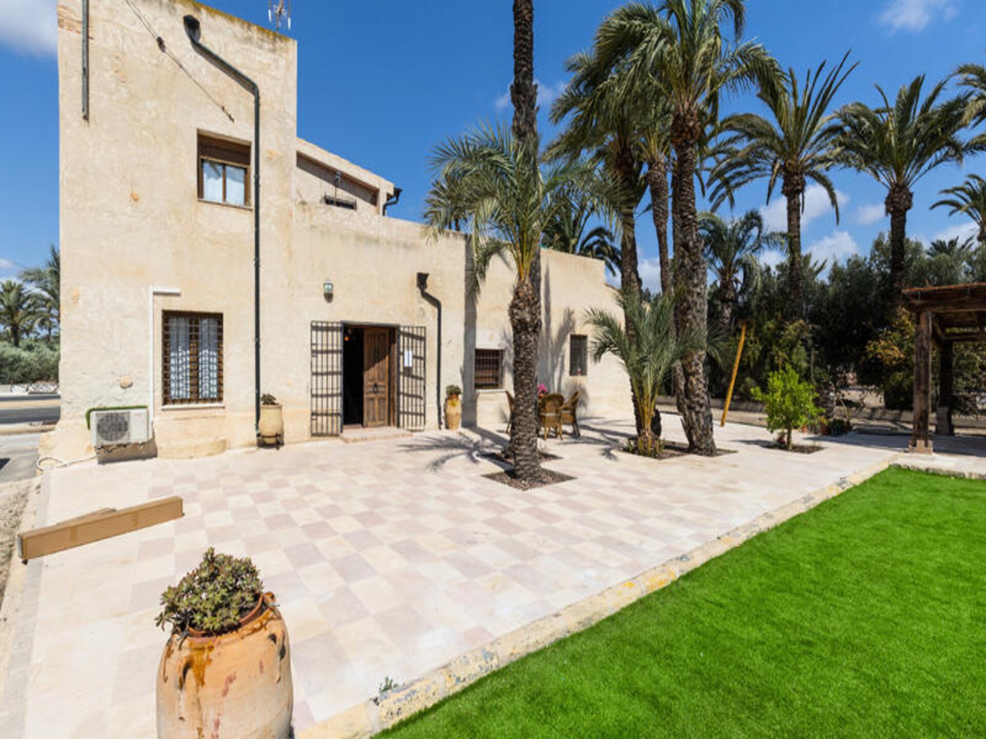 Authentiek landhuis bij Elche met privézwembad en palmentuin - foto 28
