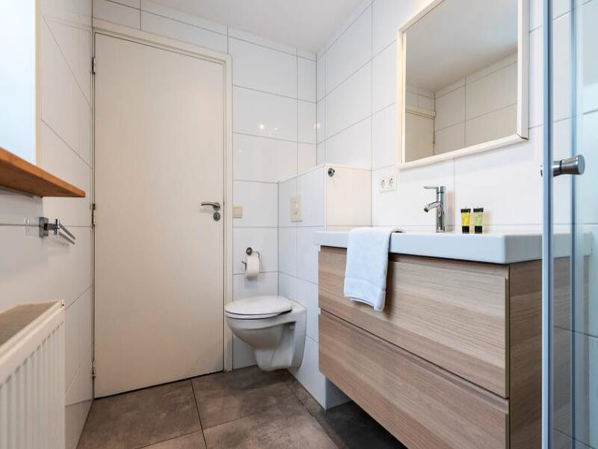Vernieuwd familieappartement in Zandvoort met gratis parking, 7 min van het strand - foto 23