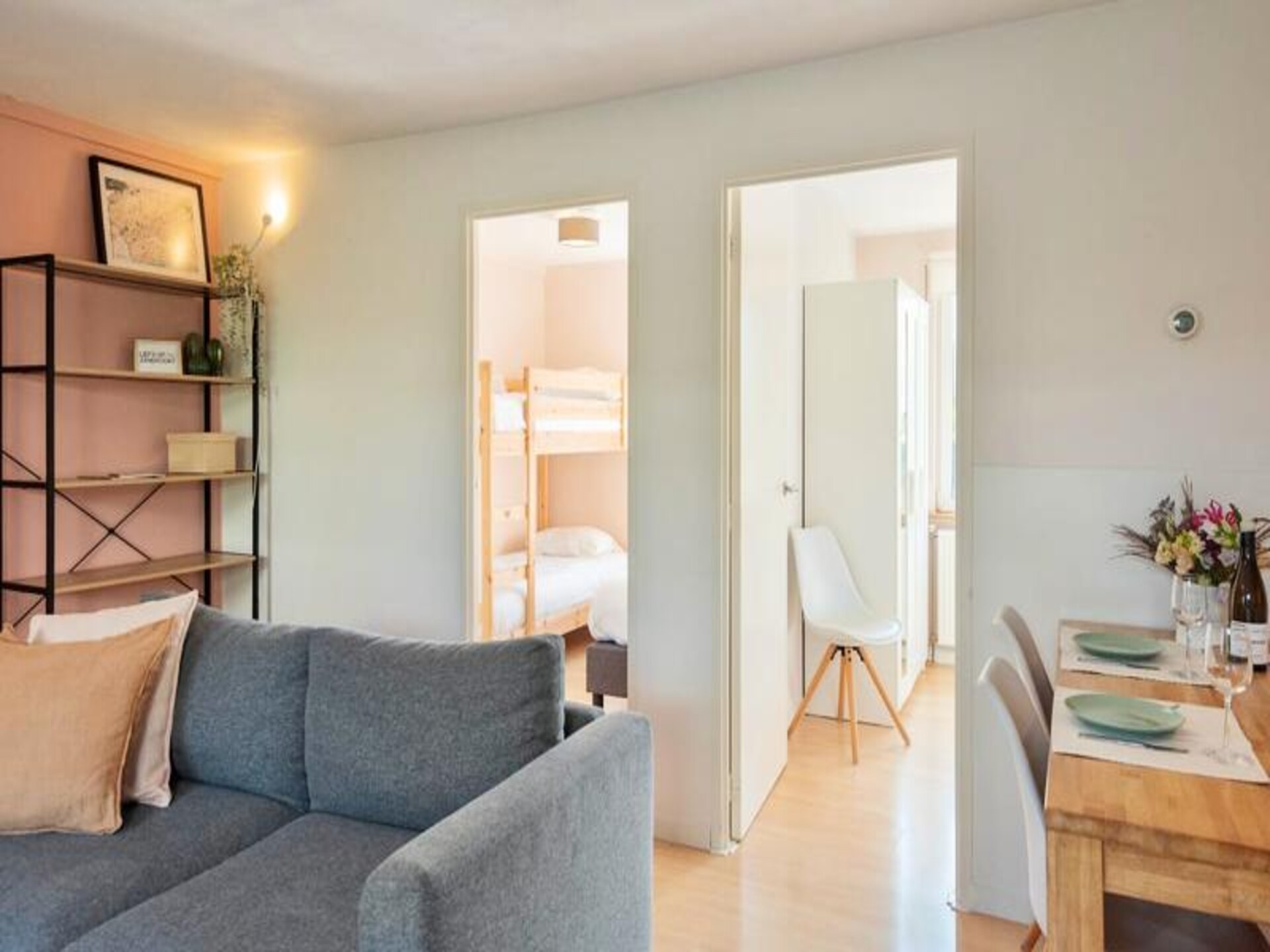 Vernieuwd familieappartement in Zandvoort met gratis parking, 7 min van het strand - foto 28