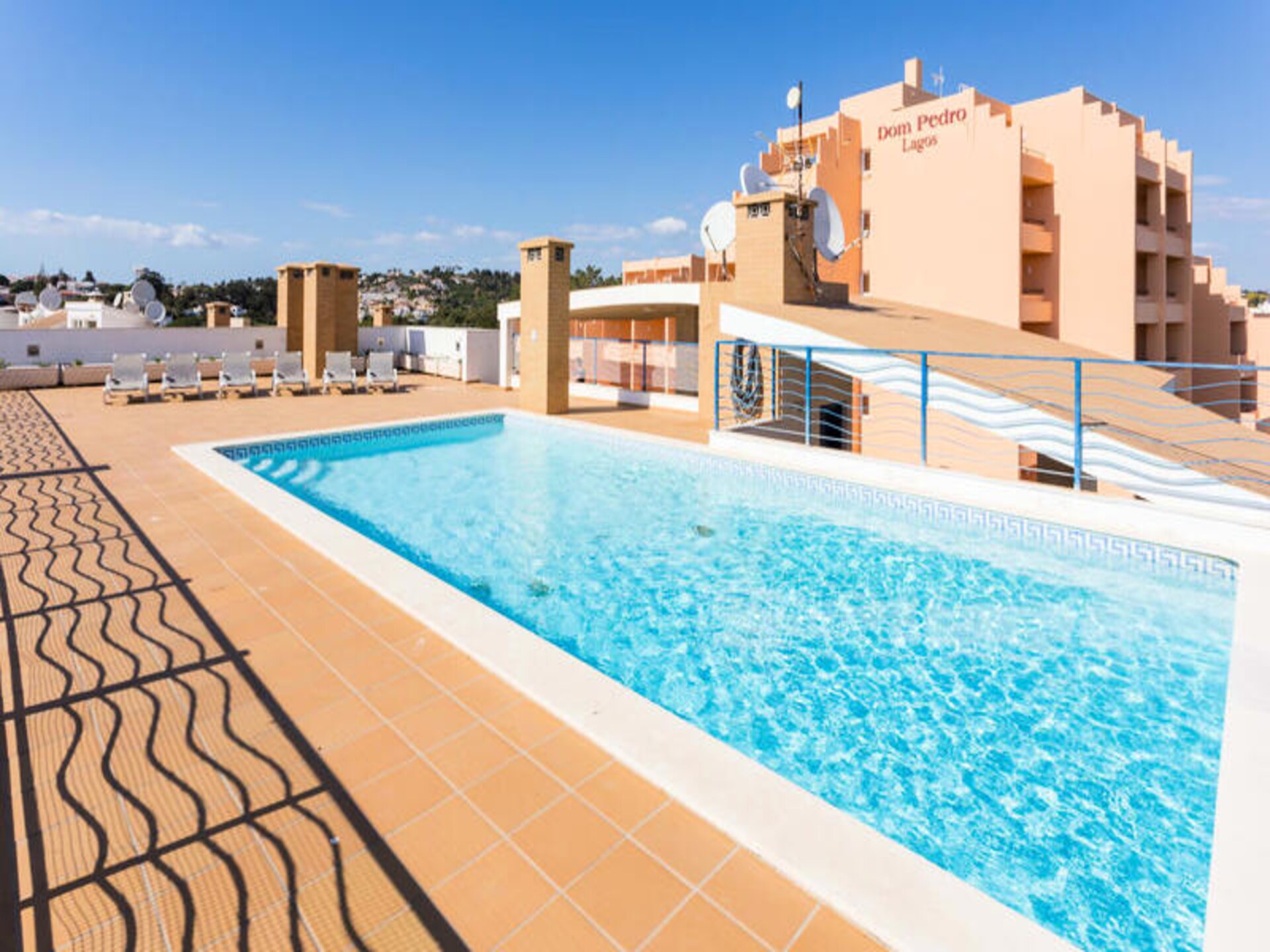 Luxe appartement aan Meia Praia met oceaanzicht en zwembad - foto 12