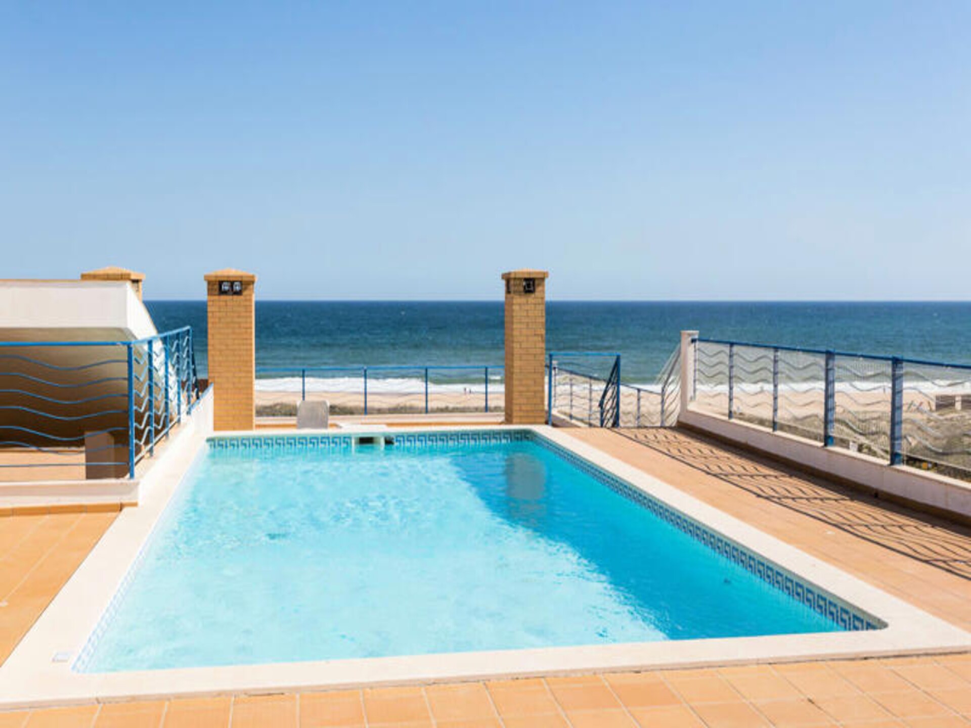 Luxe appartement aan Meia Praia met oceaanzicht en zwembad - foto 14
