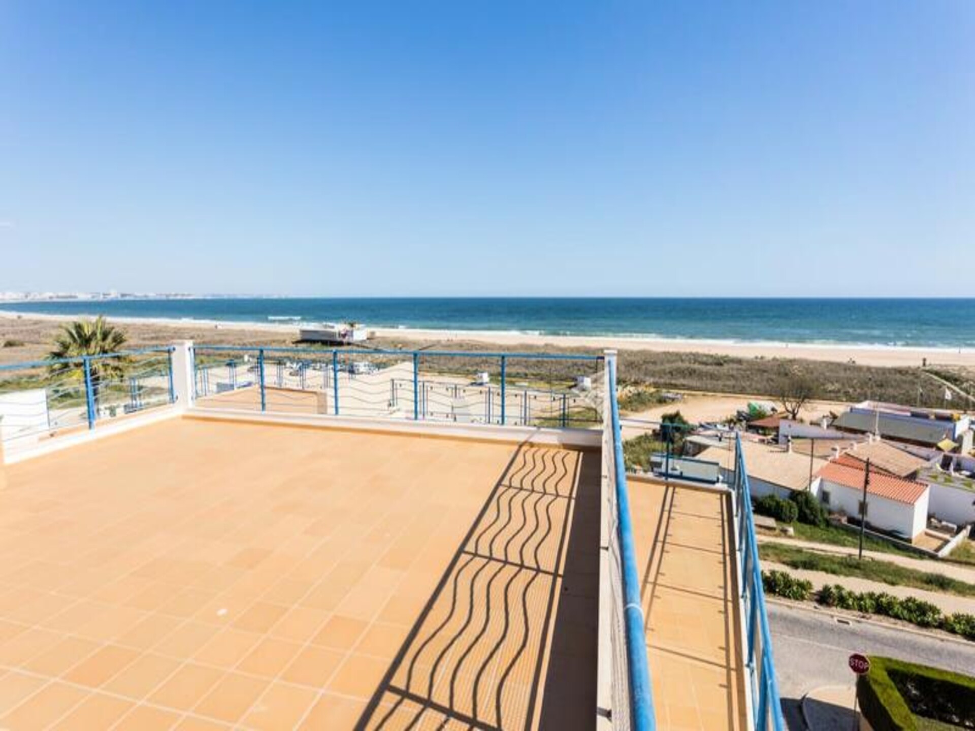 Luxe appartement aan Meia Praia met oceaanzicht en zwembad - foto 18