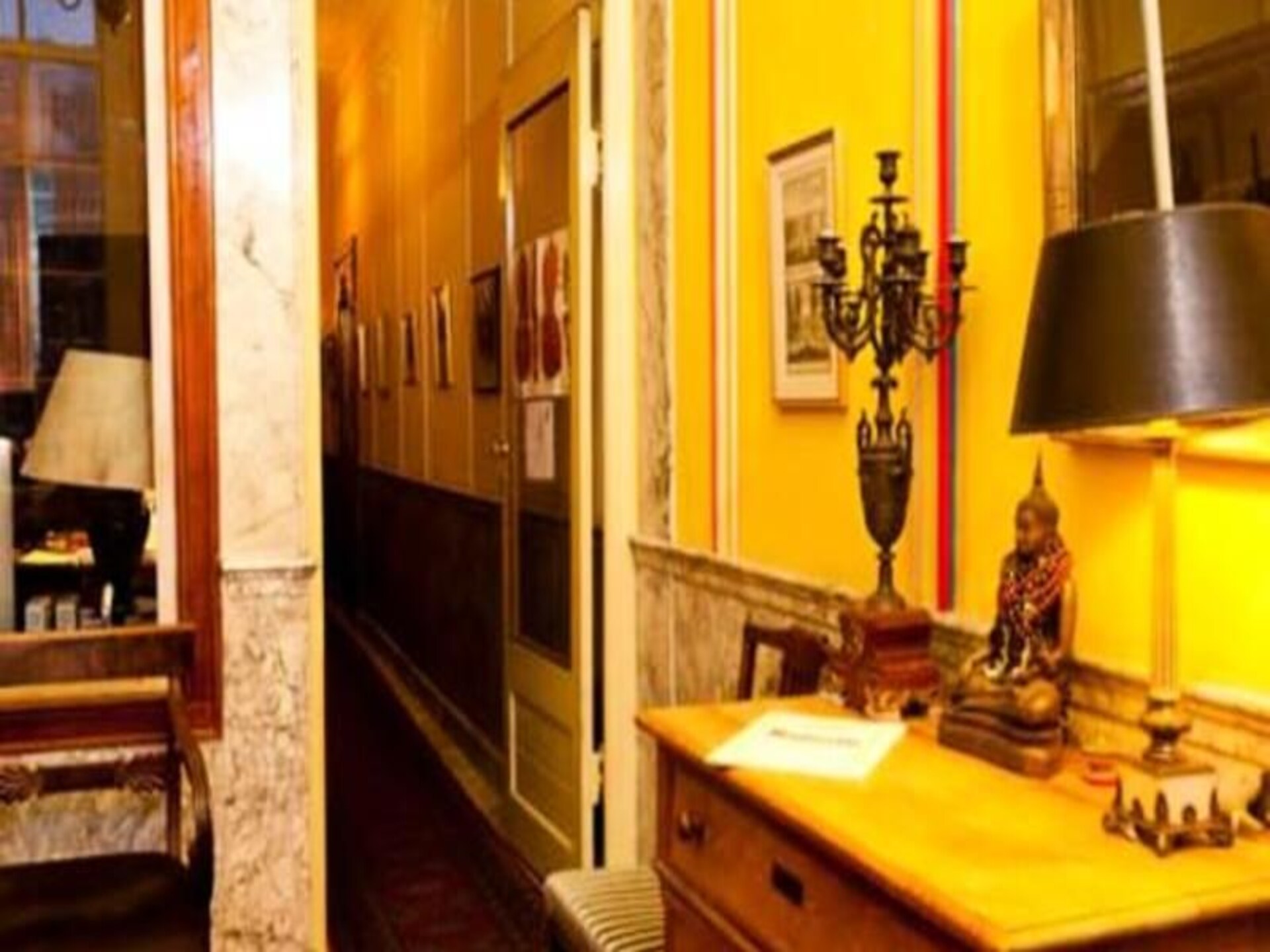 Historisch grachtenpand aan de Singel: stijlvolle 50m² kamer uit 1608 - foto 12
