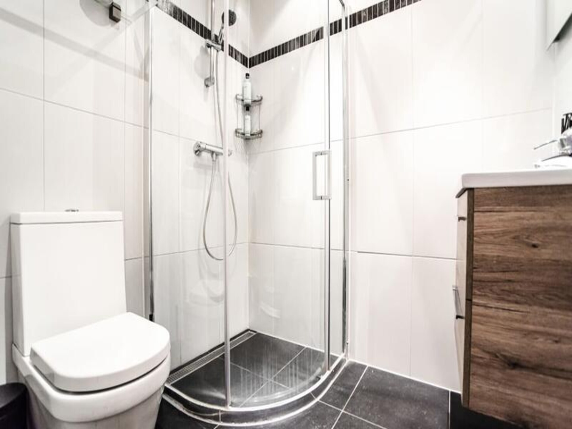 South Beach House: Modern appartement op begane grond, 250m van het strand - foto 23