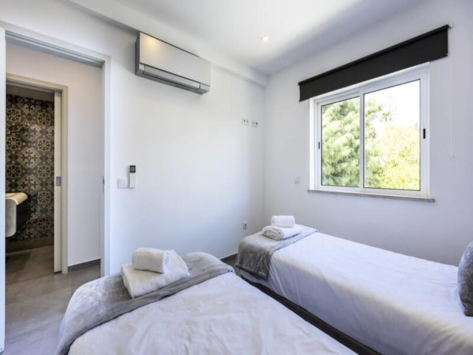 Licht appartement met 2 slaapkamers en oceaanzicht in Praia da Luz - foto 11