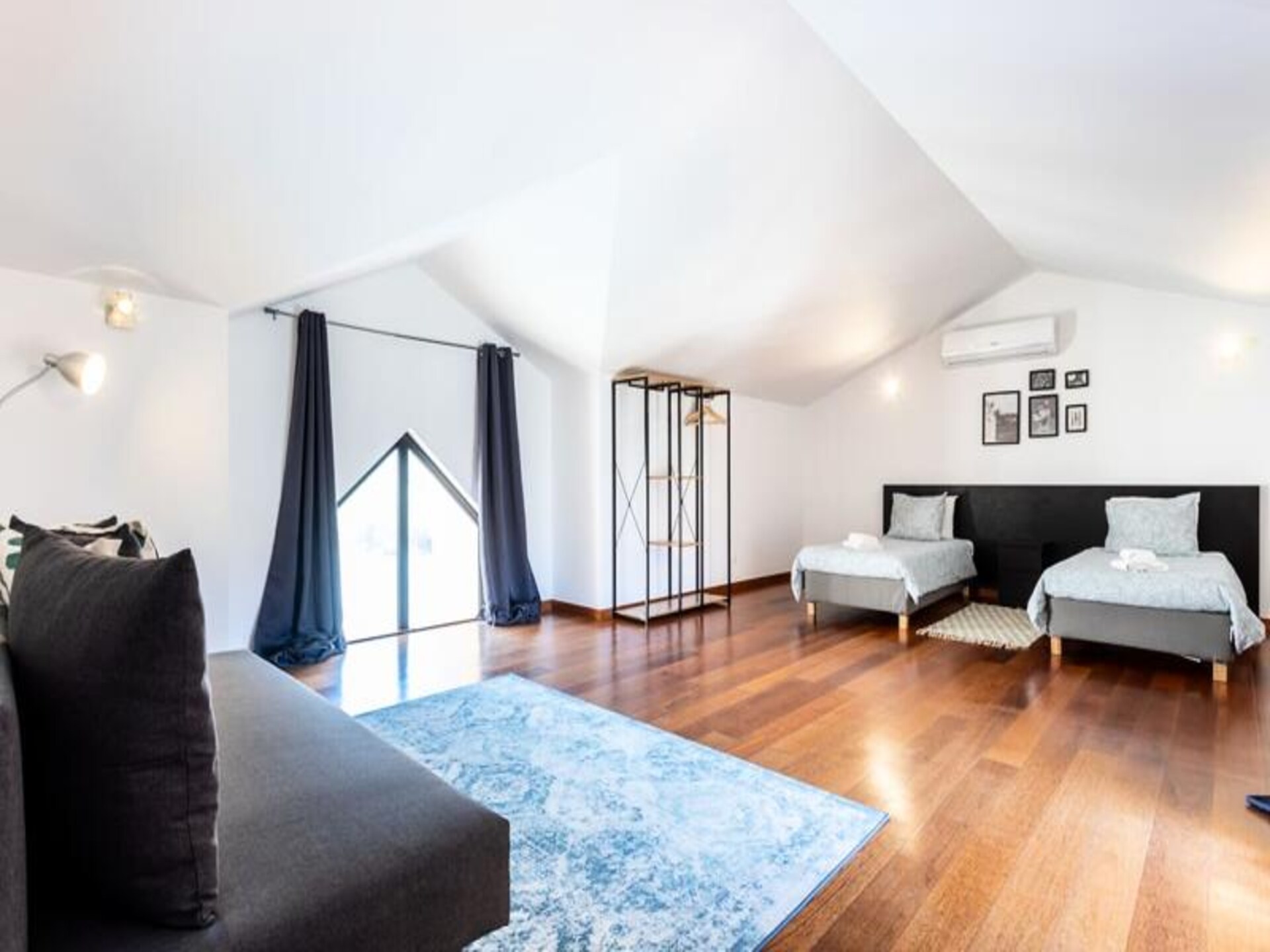 Poolview Loft in Baia da Luz: Modern duplex appartement op loopafstand van strand - foto 4