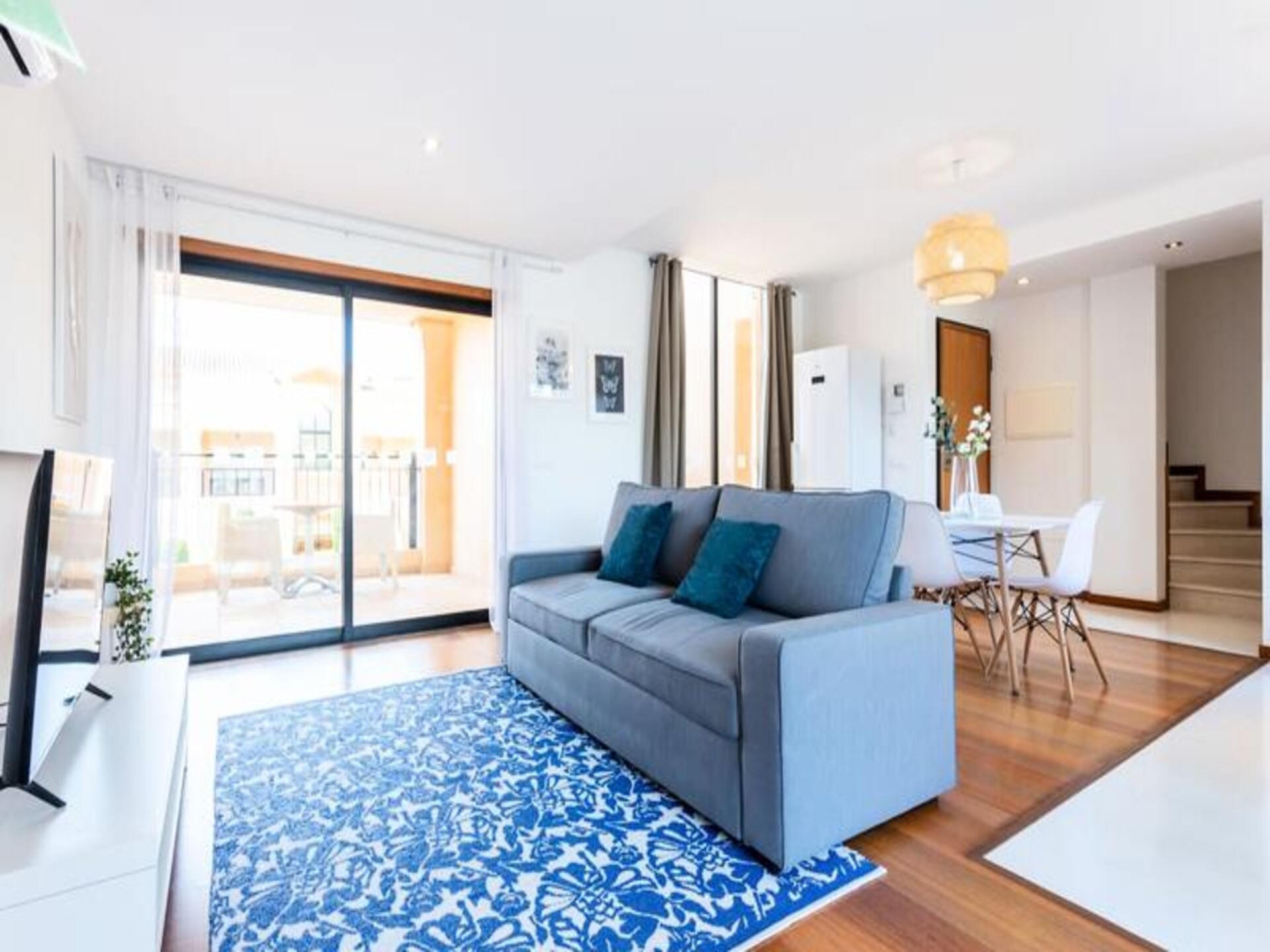 Poolview Loft in Baia da Luz: Modern duplex appartement op loopafstand van strand - foto 14