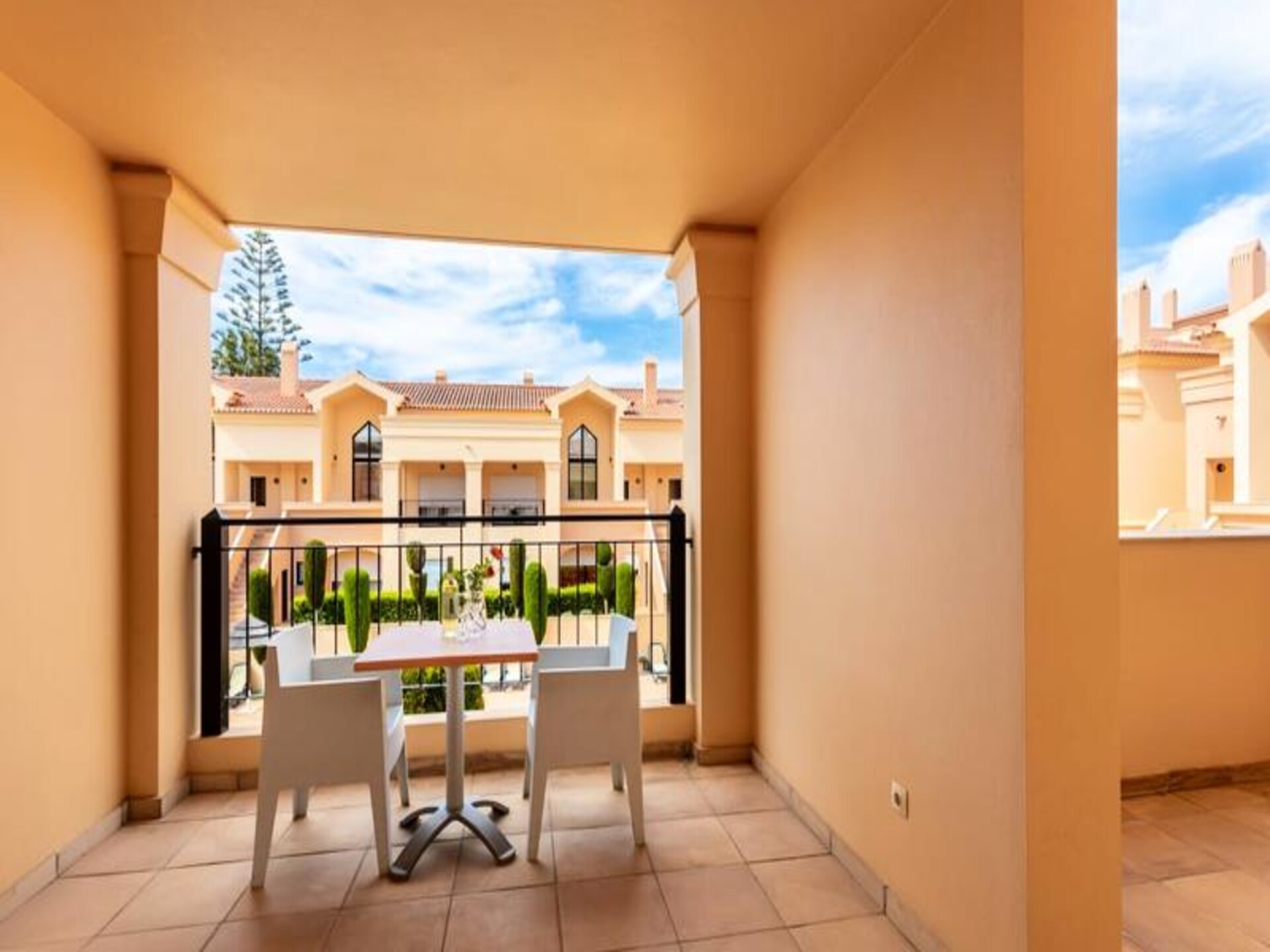 Poolview Loft in Baia da Luz: Modern duplex appartement op loopafstand van strand - foto 18