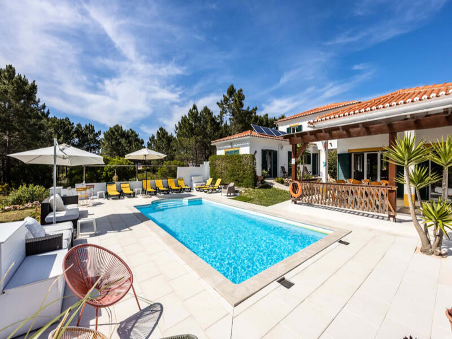 Casa May: Ruim appartement voor 10 in Aljezur met tuin, vlakbij strand - foto 1