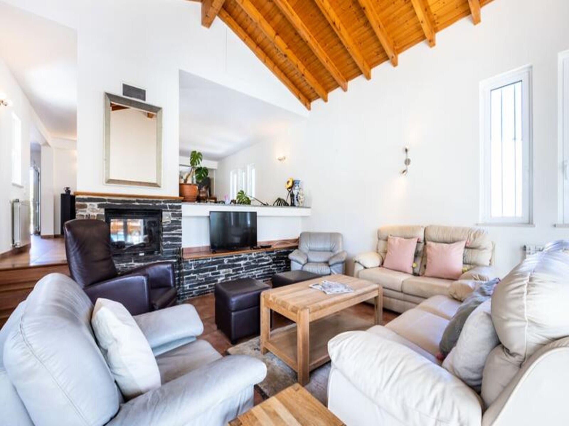 Casa May: Ruim appartement voor 10 in Aljezur met tuin, vlakbij strand - foto 2