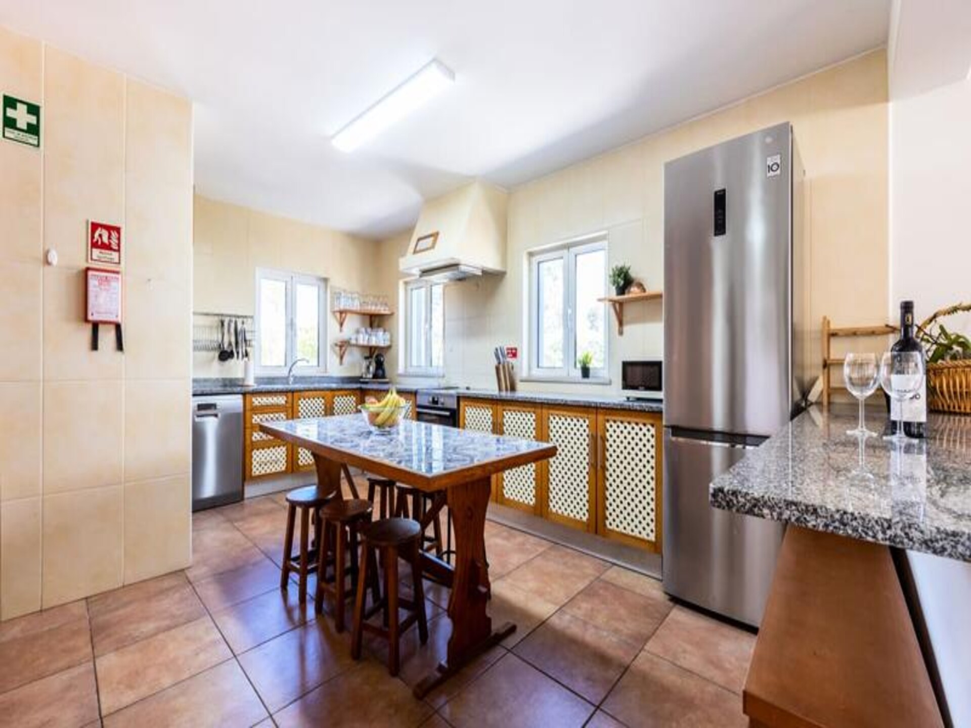 Casa May: Ruim appartement voor 10 in Aljezur met tuin, vlakbij strand - foto 33