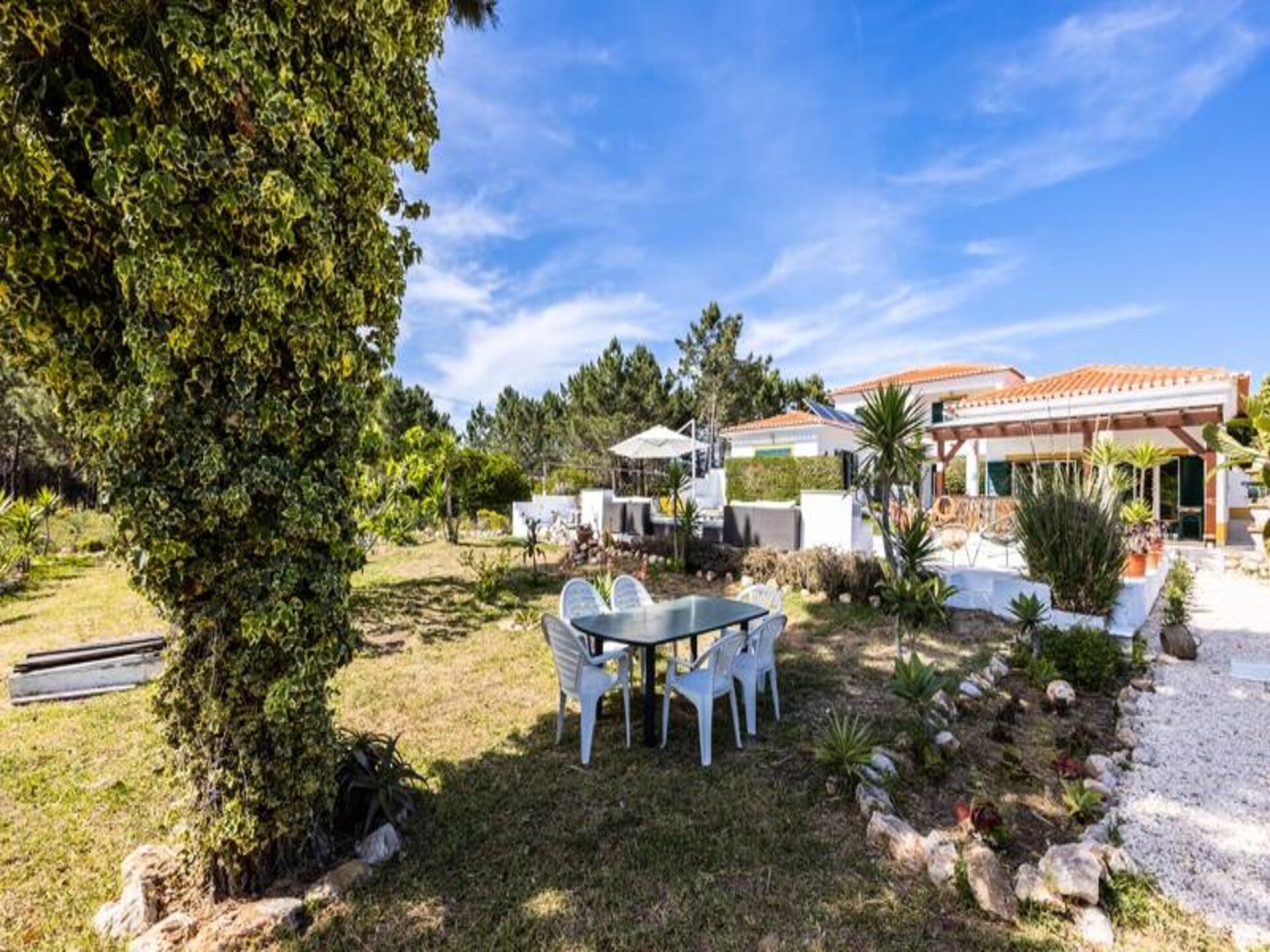 Casa May: Ruim appartement voor 10 in Aljezur met tuin, vlakbij strand - foto 48