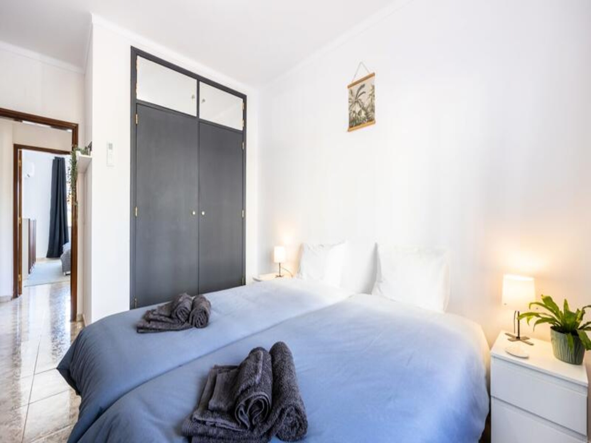 Gerenoveerd 3-slaapkamer appartement op loopafstand van strand en haven - foto 11