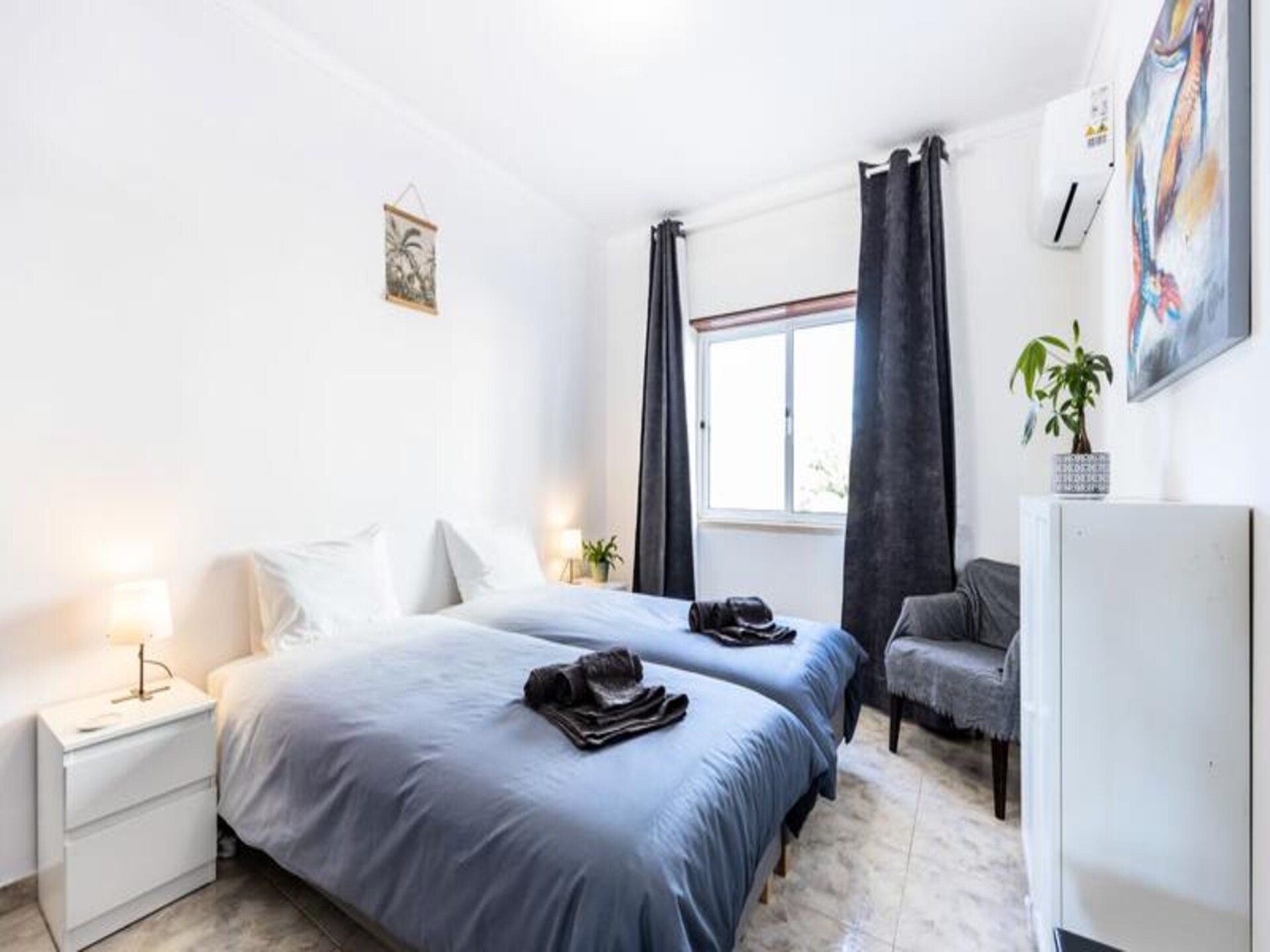 Gerenoveerd 3-slaapkamer appartement op loopafstand van strand en haven - foto 13