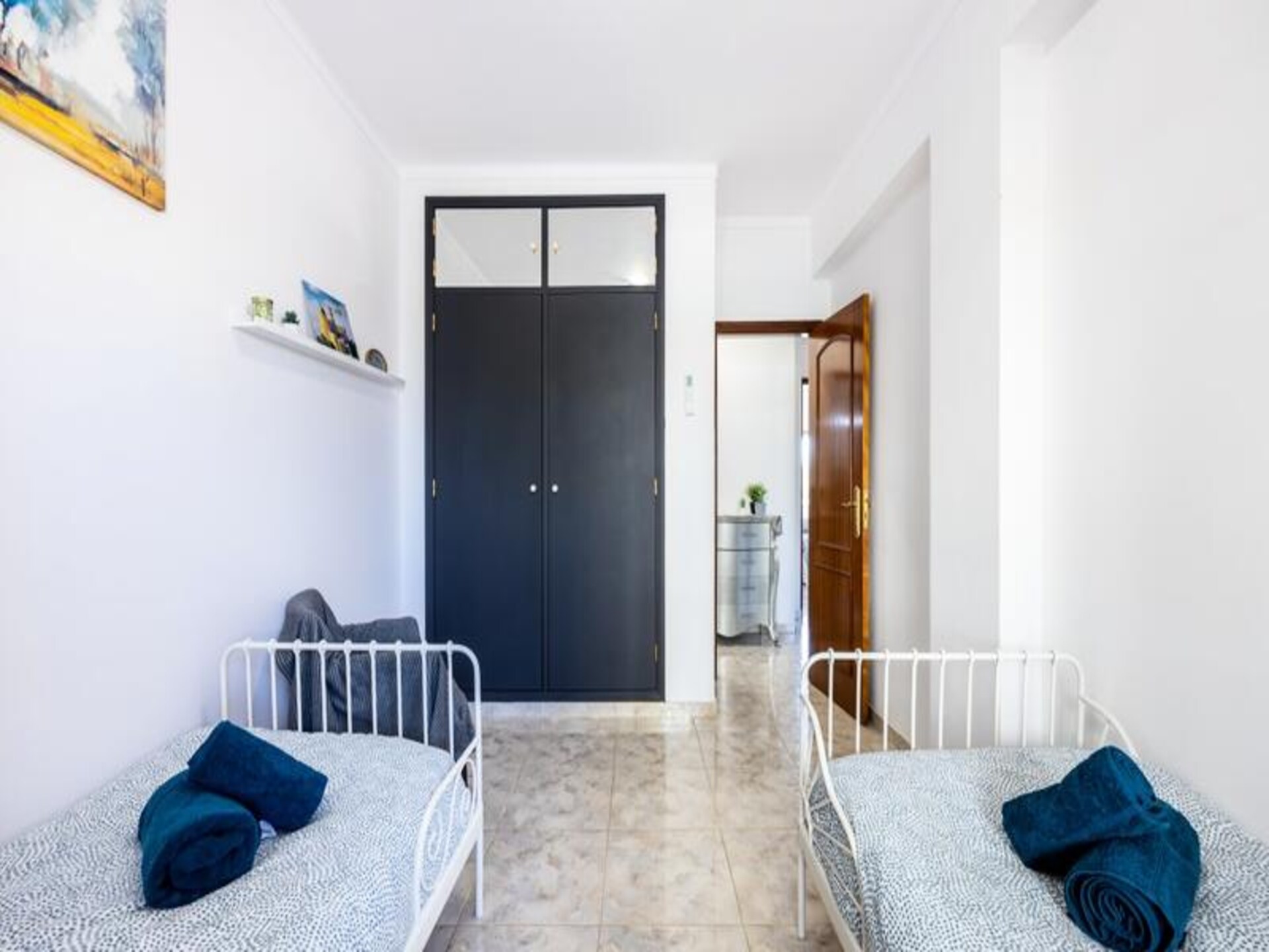 Gerenoveerd 3-slaapkamer appartement op loopafstand van strand en haven - foto 14