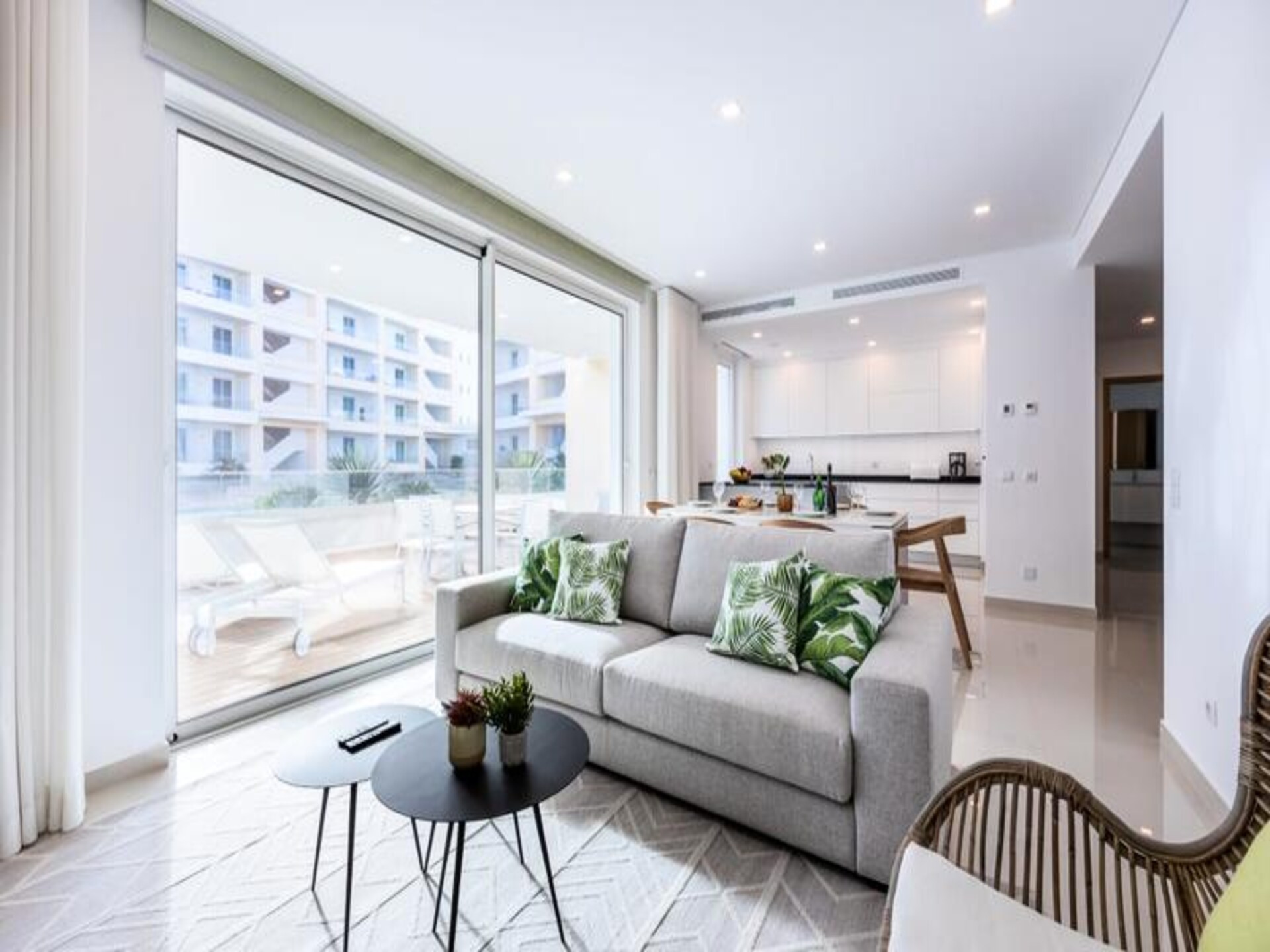 Luxe 3-slaapkamer appartement met zwembadzicht in Lagos, dichtbij strand en haven - foto 1