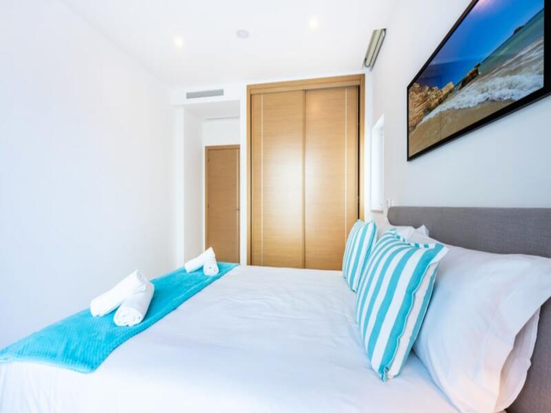 Luxe 3-slaapkamer appartement met zwembadzicht in Lagos, dichtbij strand en haven - foto 15