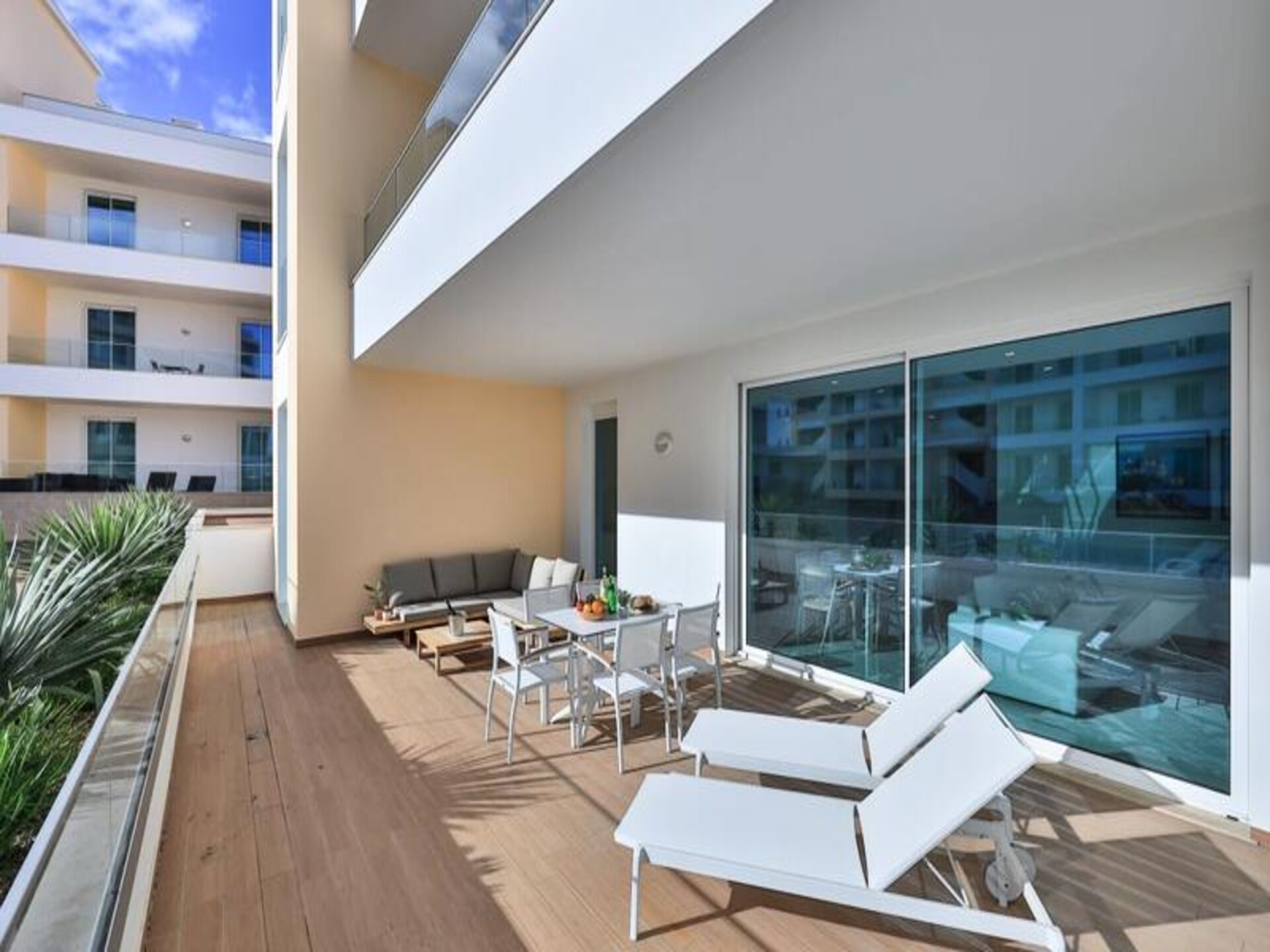 Luxe 3-slaapkamer appartement met zwembadzicht in Lagos, dichtbij strand en haven - foto 22