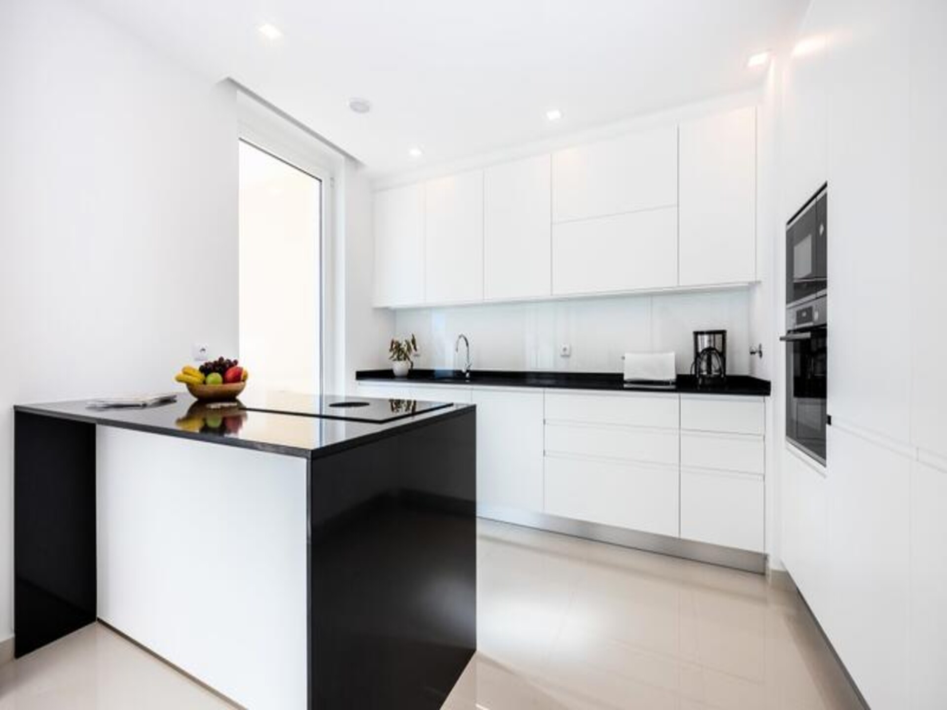 Luxe 3-slaapkamer appartement met zwembadzicht in Lagos, dichtbij strand en haven - foto 23