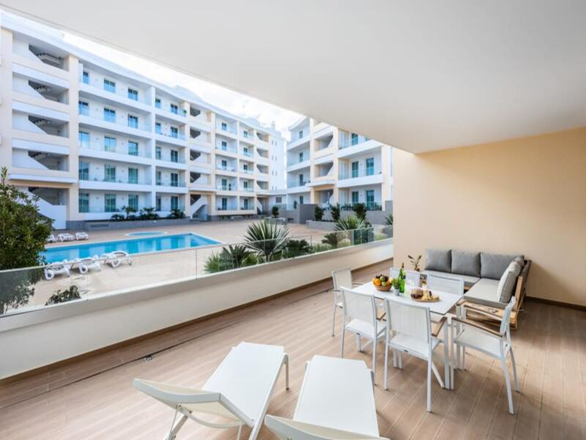 Luxe 3-slaapkamer appartement met zwembadzicht in Lagos, dichtbij strand en haven - foto 24