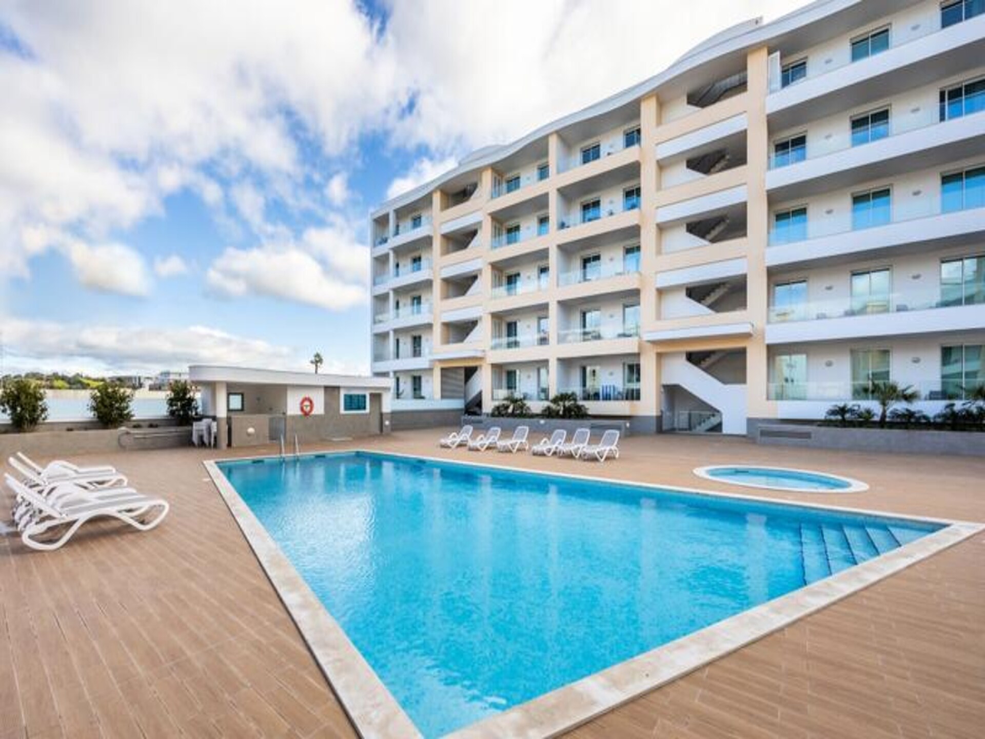 Luxe 3-slaapkamer appartement met zwembadzicht in Lagos, dichtbij strand en haven - foto 26