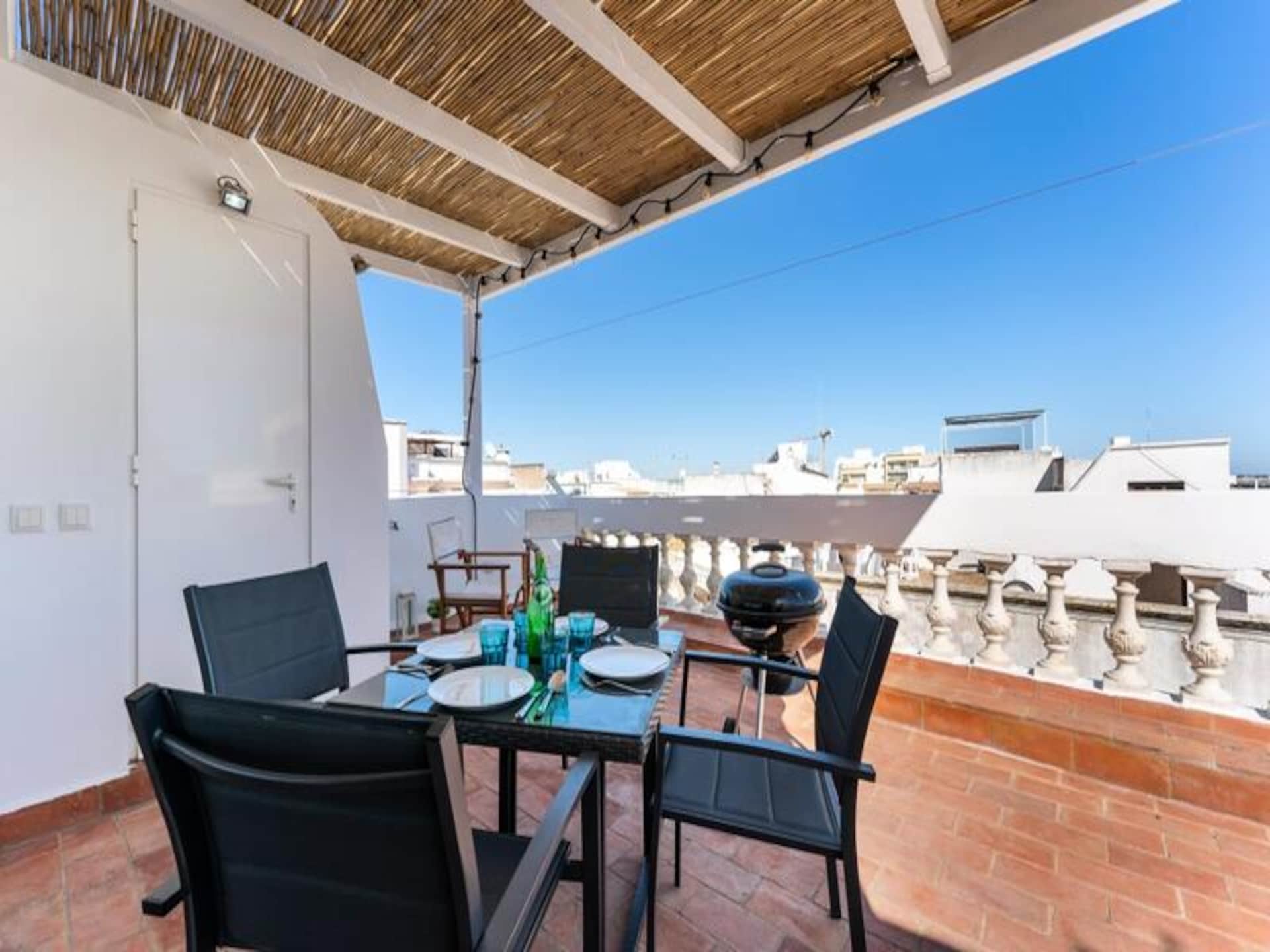 Historisch appartement in Olhão met panoramisch dakterras en uitzicht op zee - foto 34