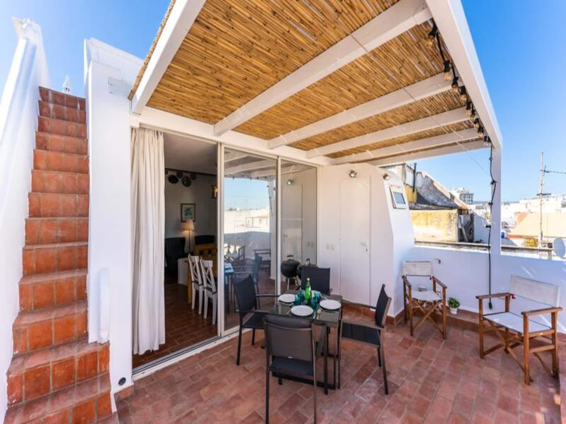 Historisch appartement in Olhão met panoramisch dakterras en uitzicht op zee - foto 35
