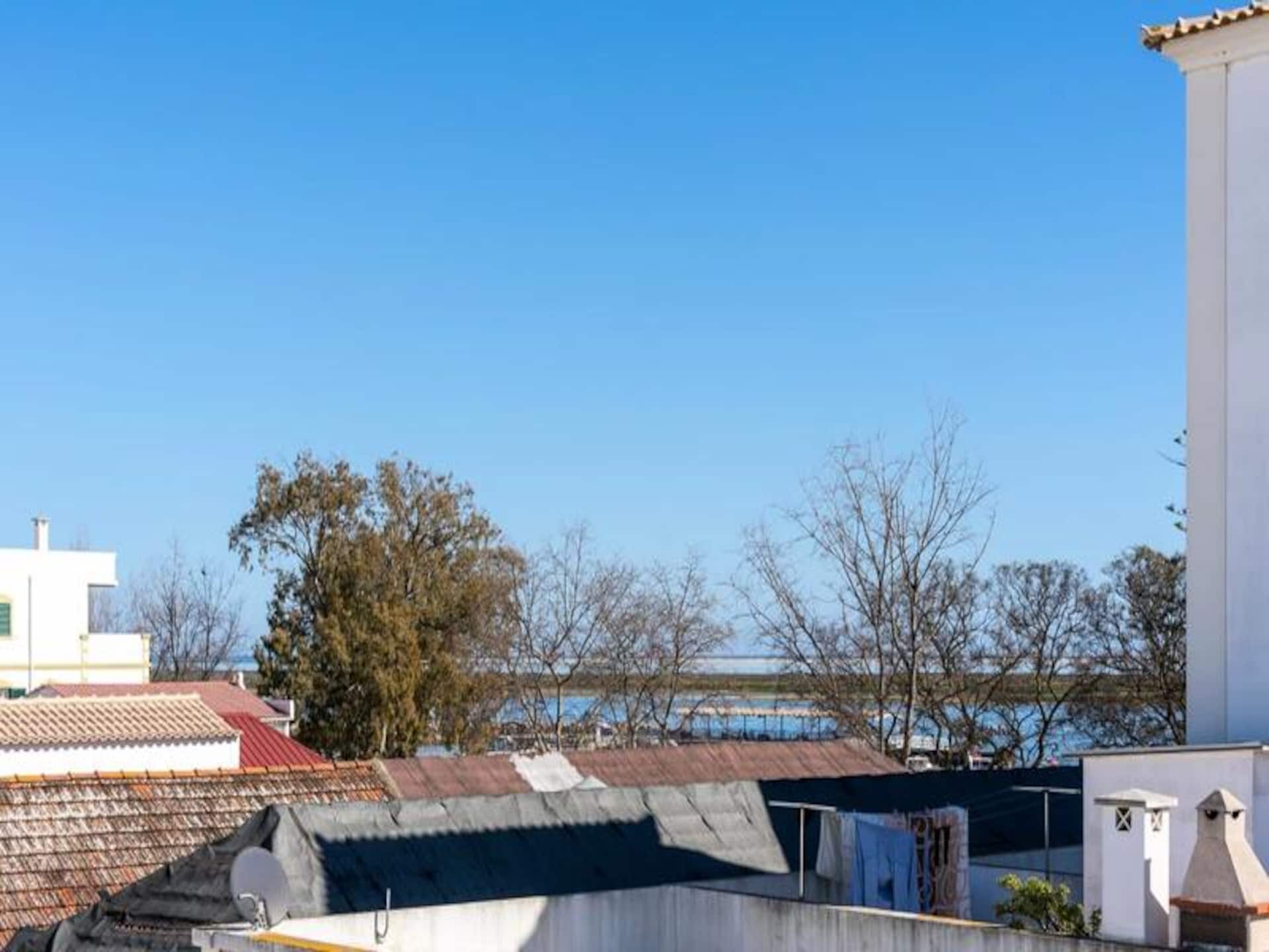 Historisch appartement in Olhão met panoramisch dakterras en uitzicht op zee - foto 38