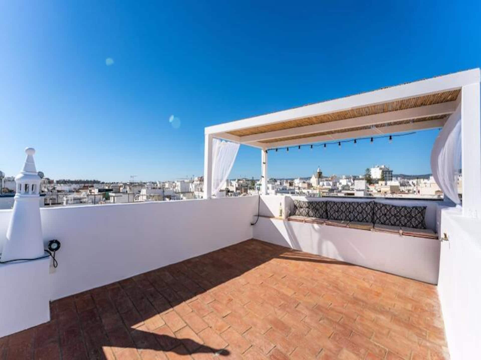 Historisch appartement in Olhão met panoramisch dakterras en uitzicht op zee - foto 40