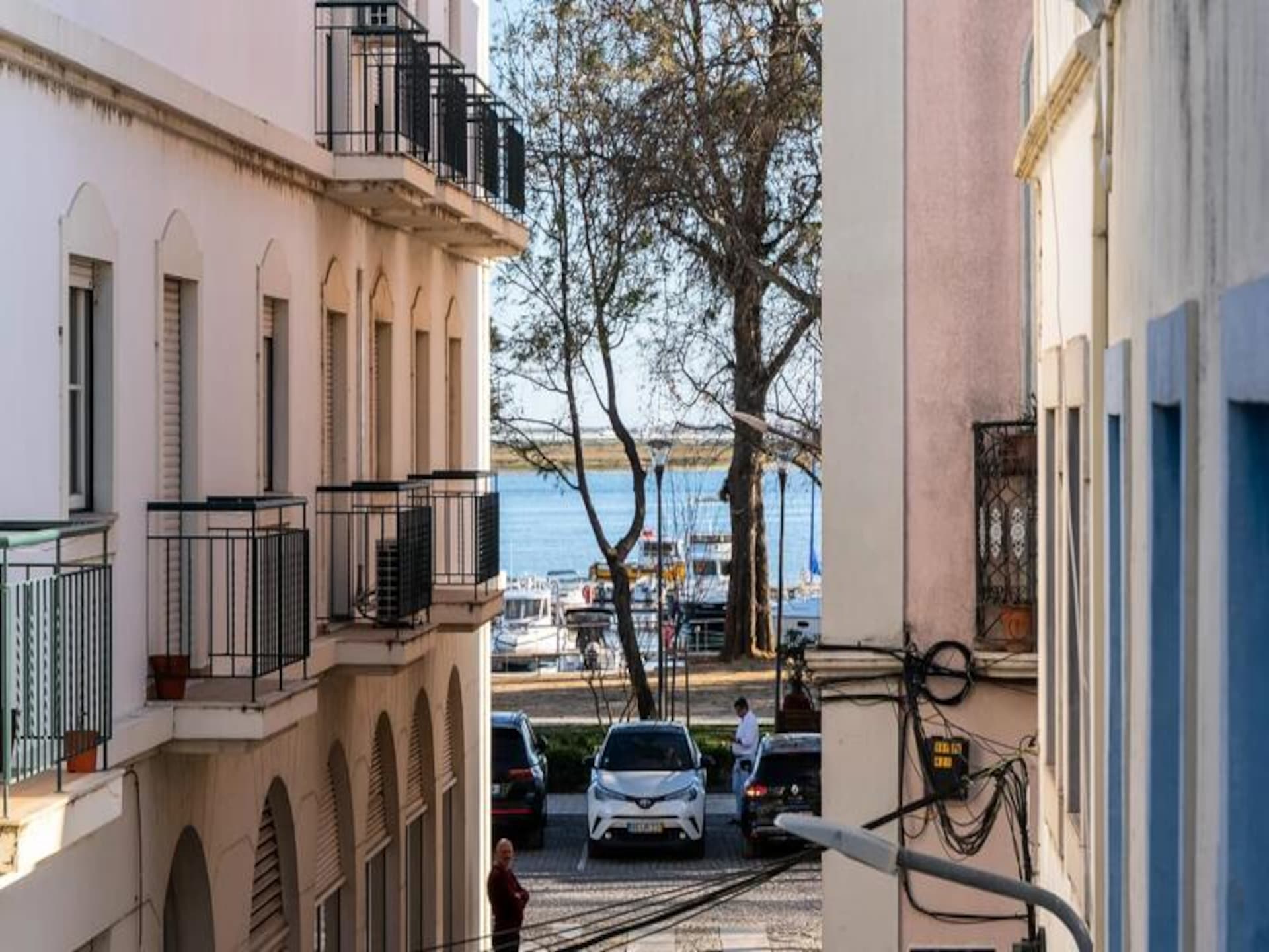 Historisch appartement in Olhão met panoramisch dakterras en uitzicht op zee - foto 44