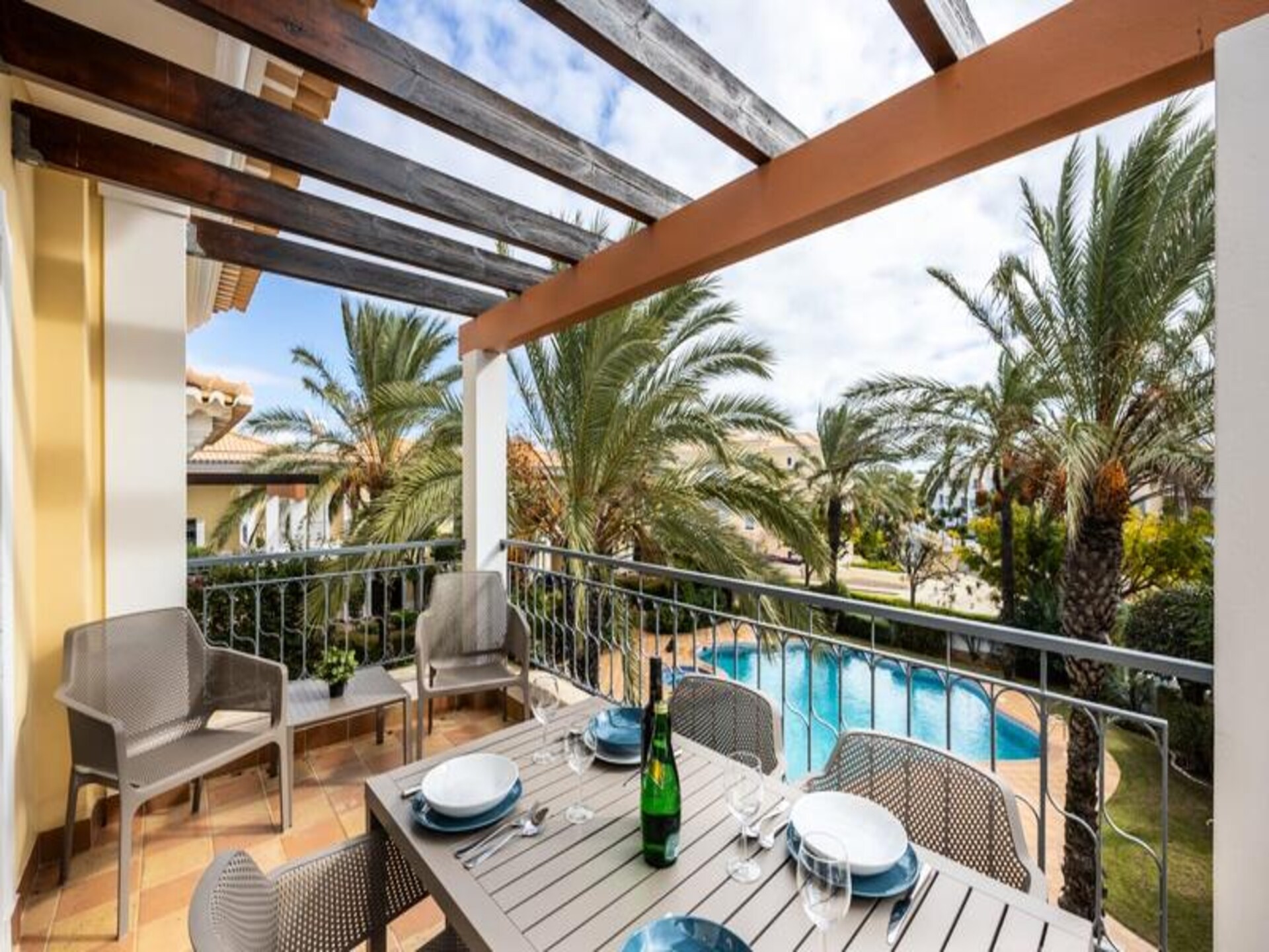 Licht appartement met zwembadzicht op loopafstand van Porto de Mos strand - foto 2