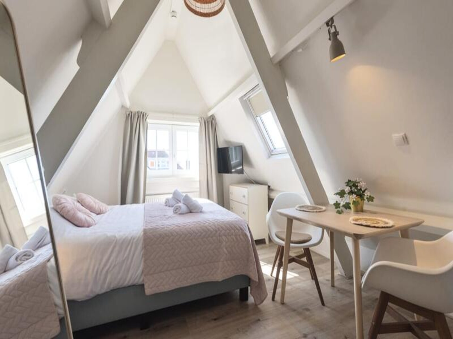 Romantische zolderstudio op 5 minuten van het strand van Zandvoort - foto 9