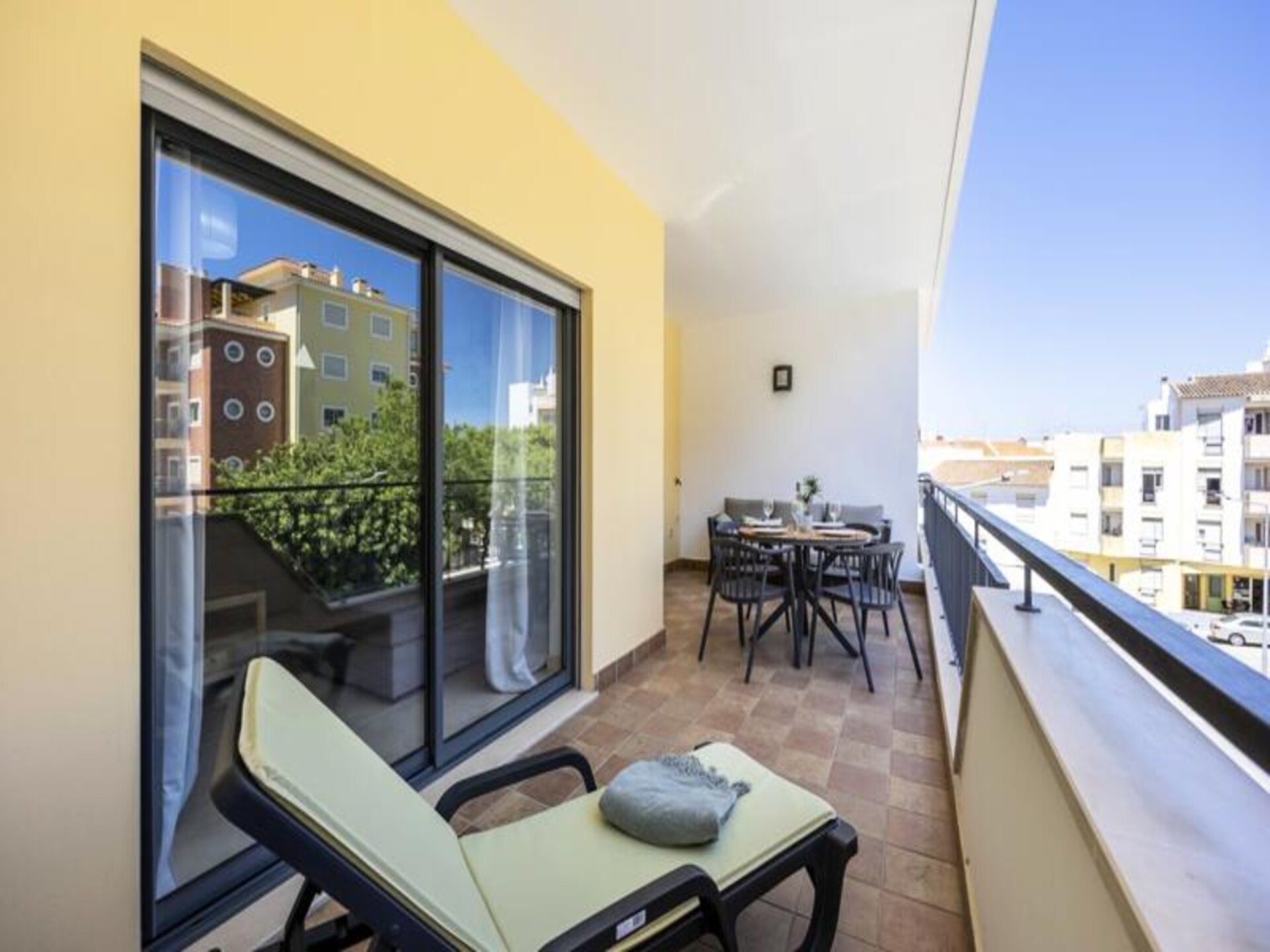 Licht appartement in Lagos met zwembad, fitness & privébalkons op zuiden - foto 19