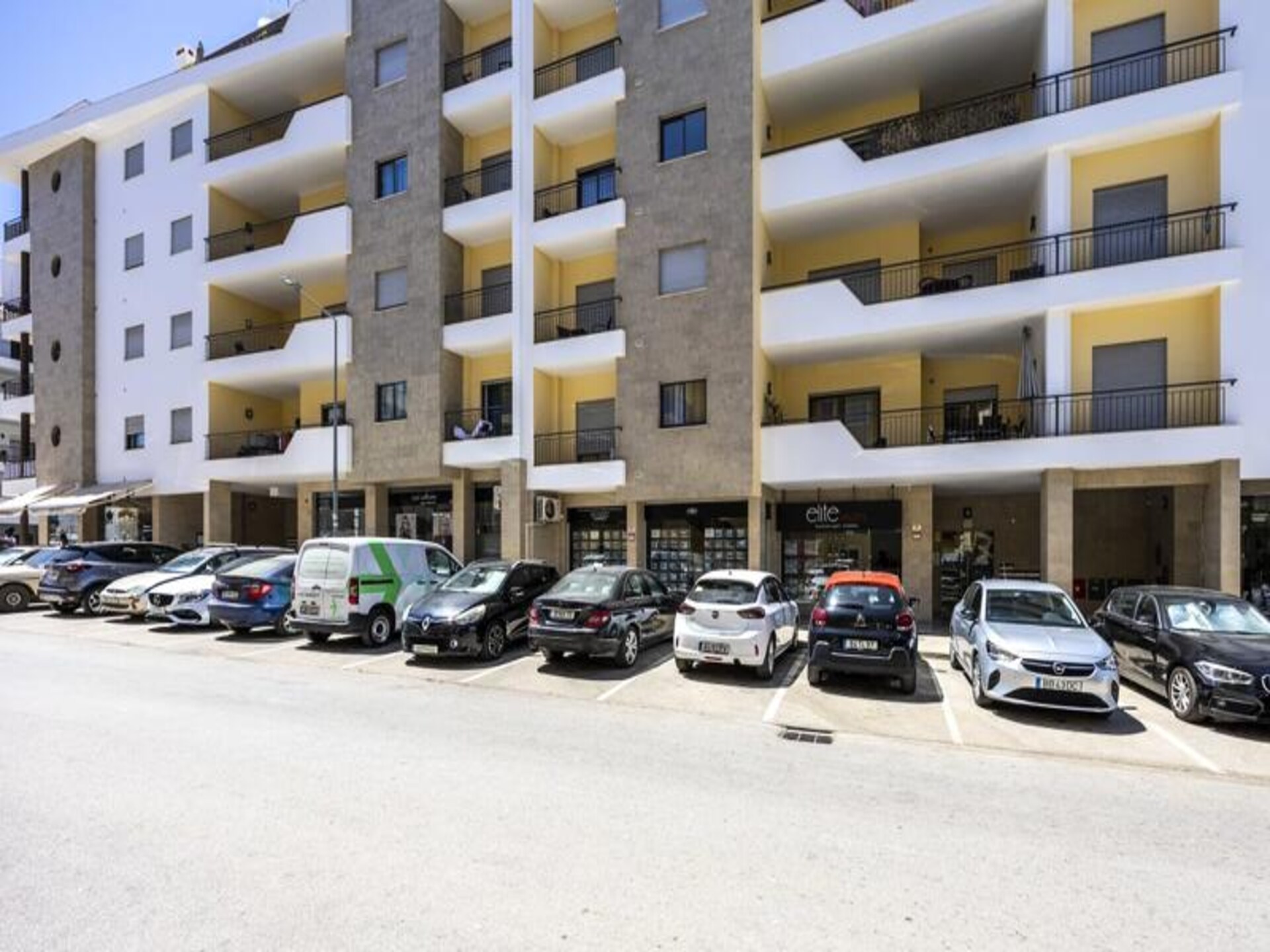 Licht appartement in Lagos met zwembad, fitness & privébalkons op zuiden - foto 25