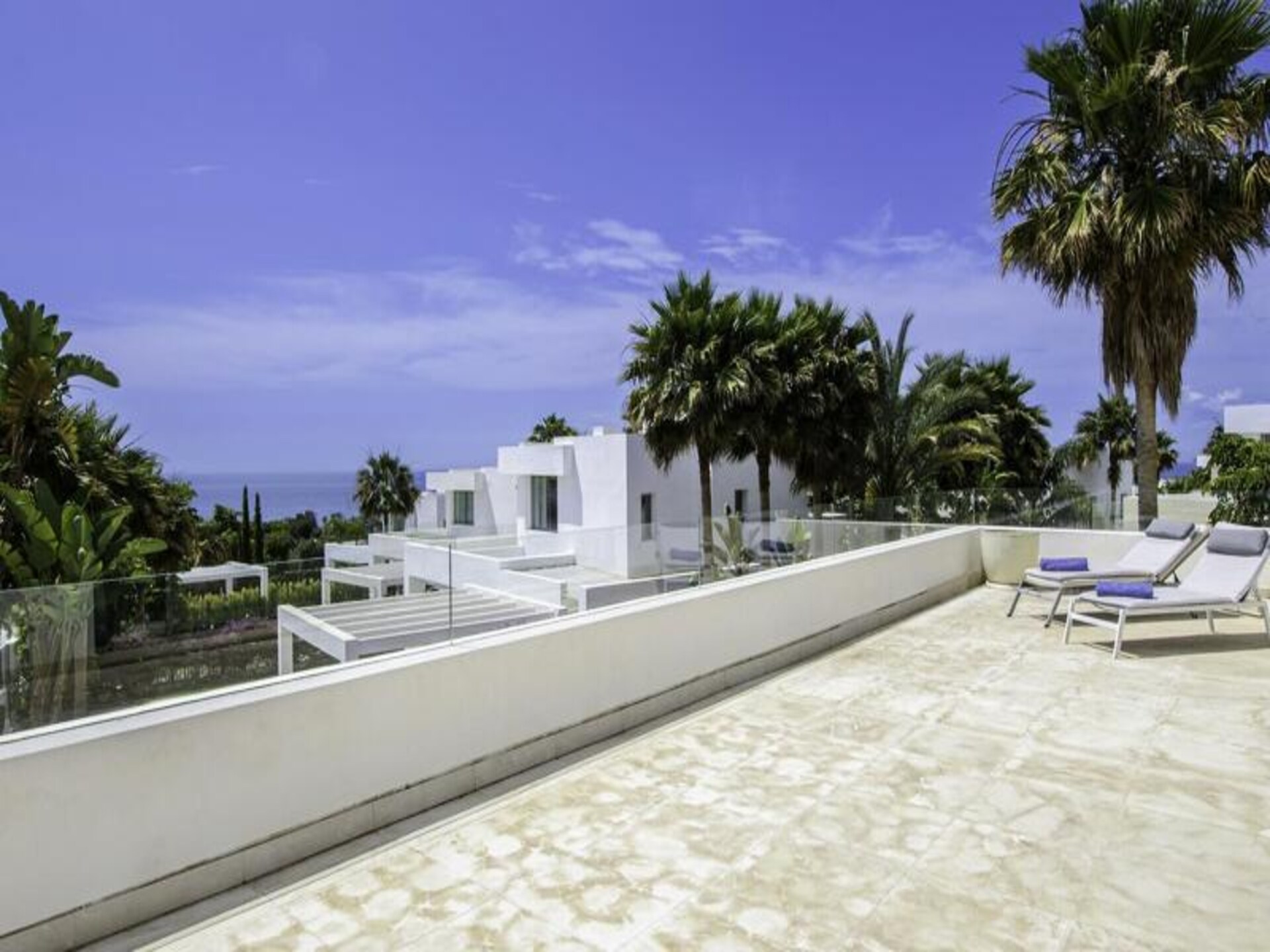 Luxe appartement bij Marbella met zeezicht, tuin en 3 slaapkamers - foto 14