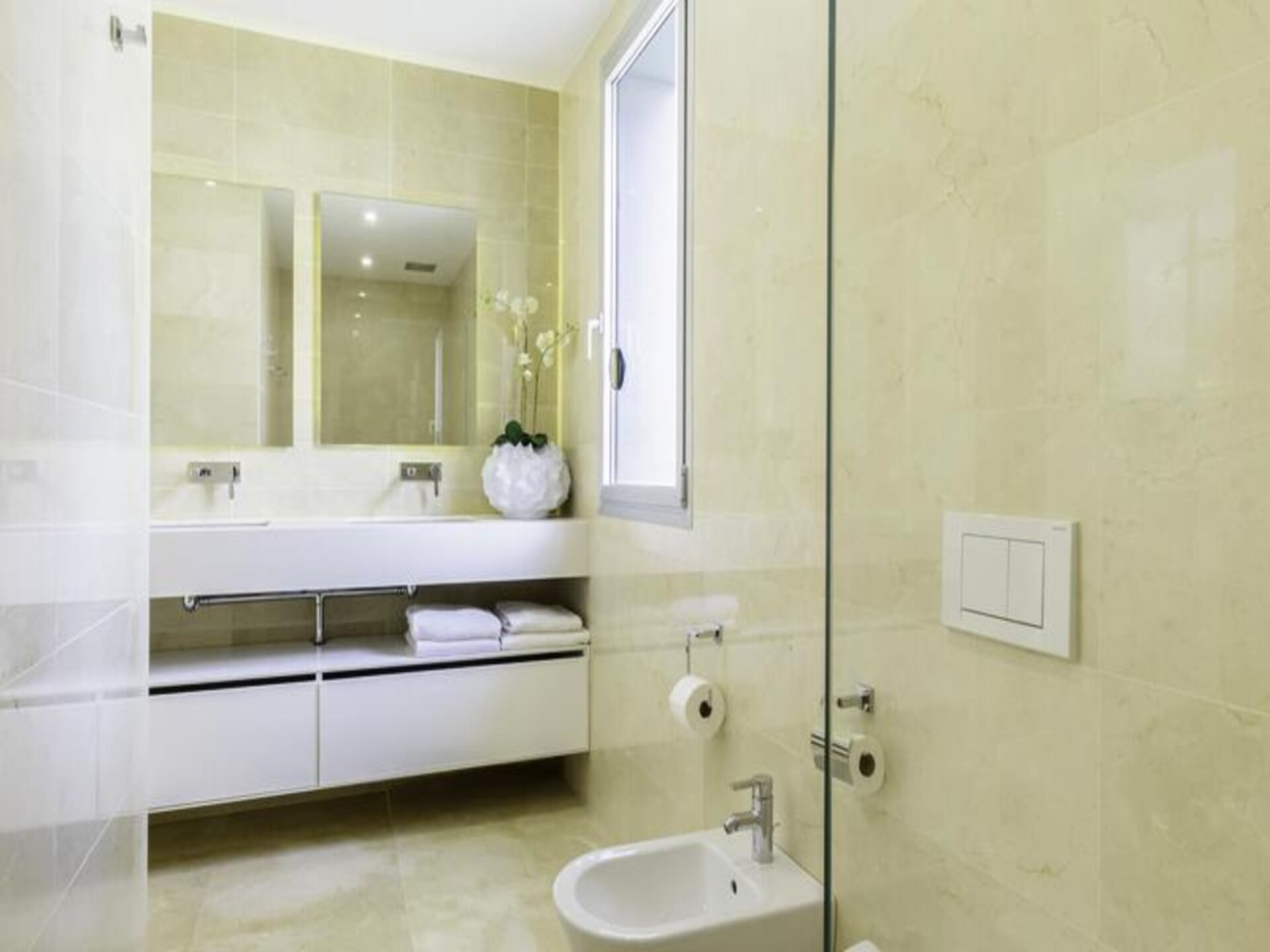 Luxe appartement bij Marbella met zeezicht, tuin en 3 slaapkamers - foto 15
